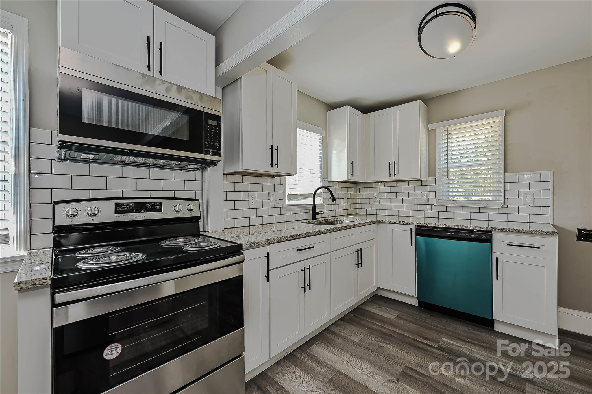 2207 S Gardner Street Property Photo 8