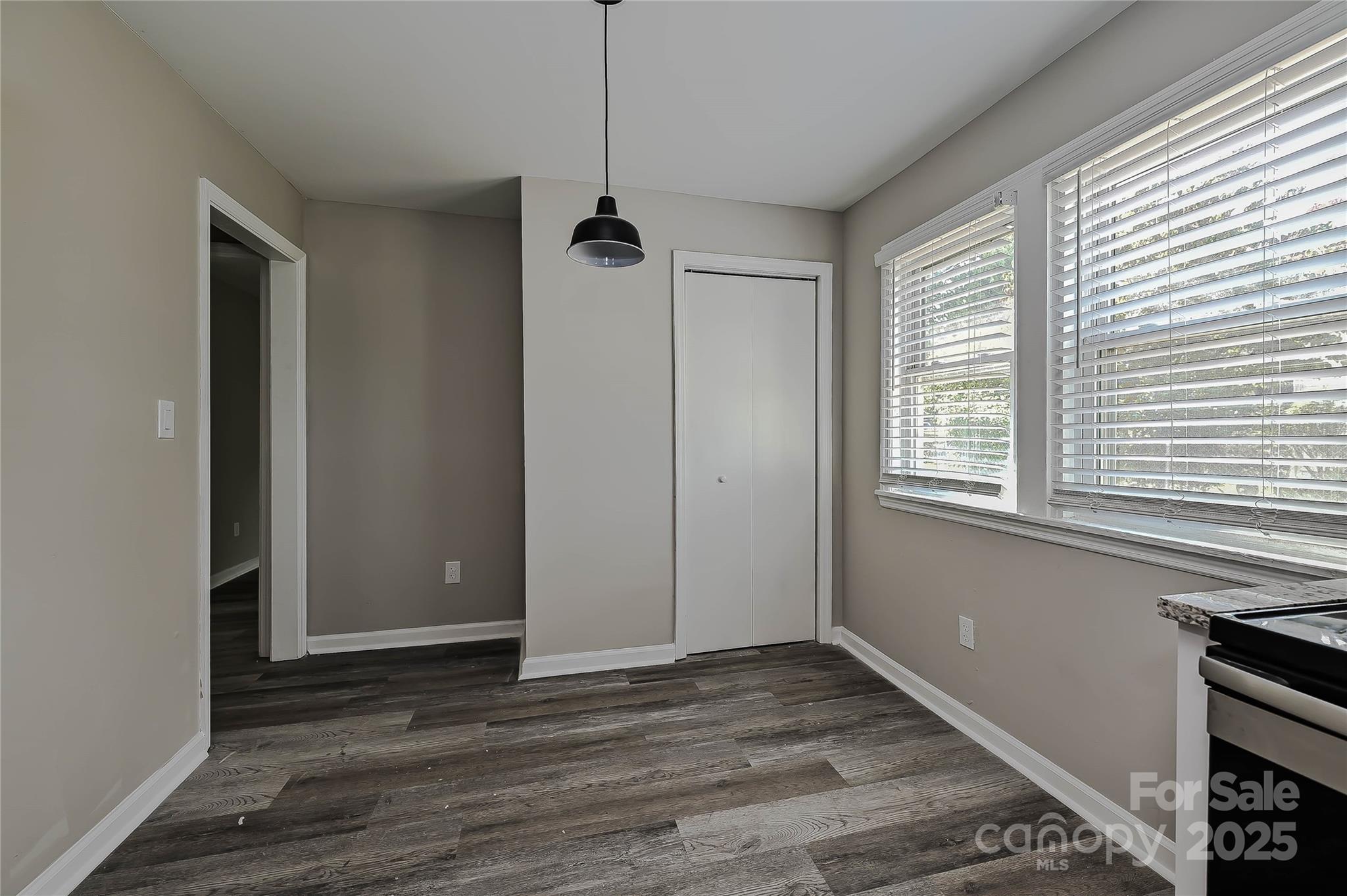 2207 S Gardner Street Property Photo 11