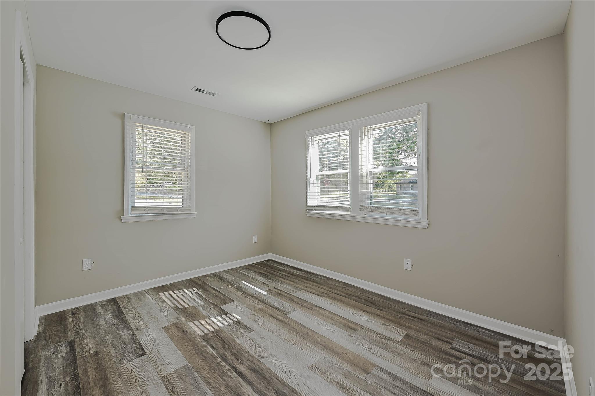 2207 S Gardner Street Property Photo 12