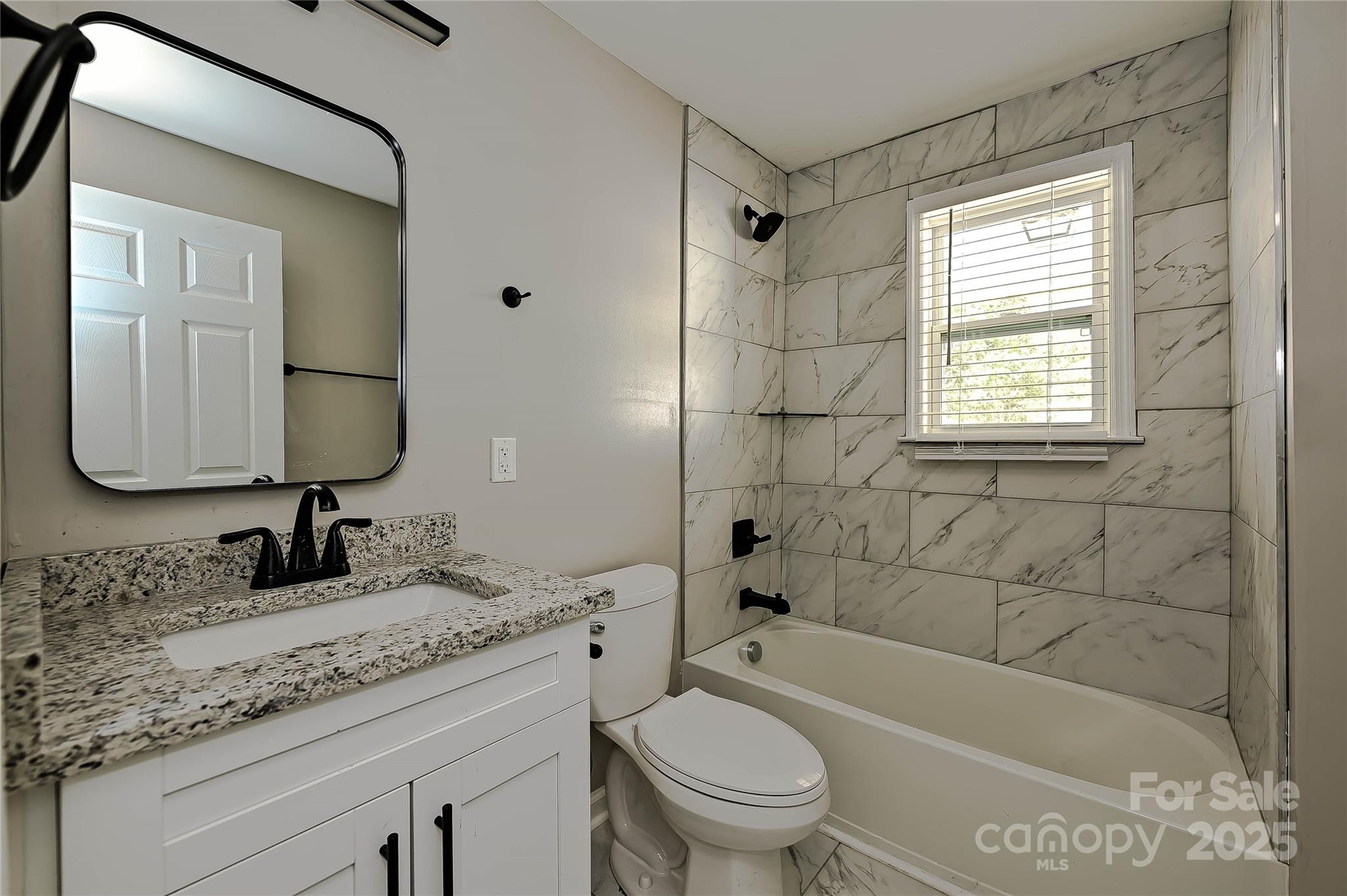 2207 S Gardner Street Property Photo 13