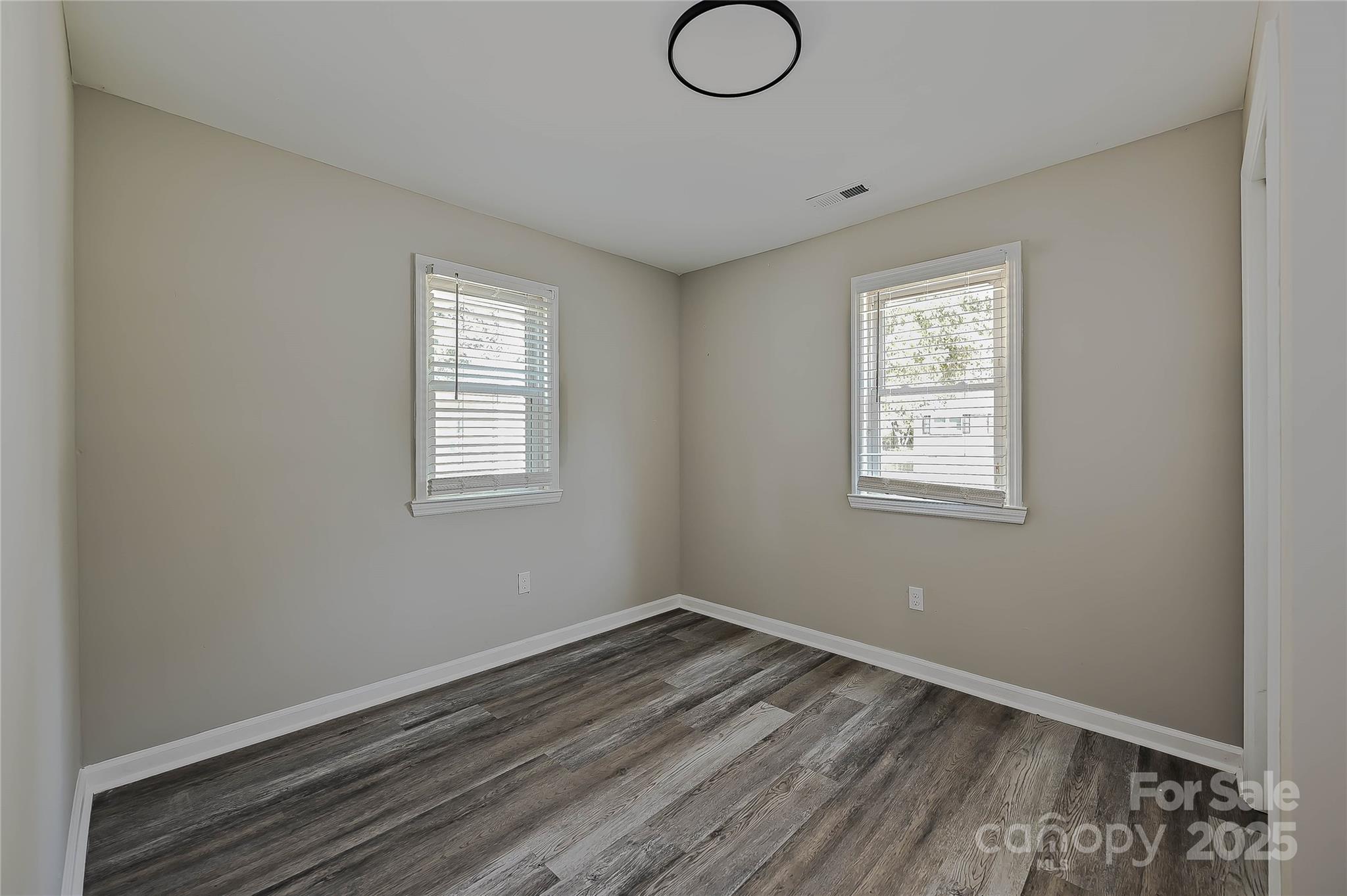 2207 S Gardner Street Property Photo 14