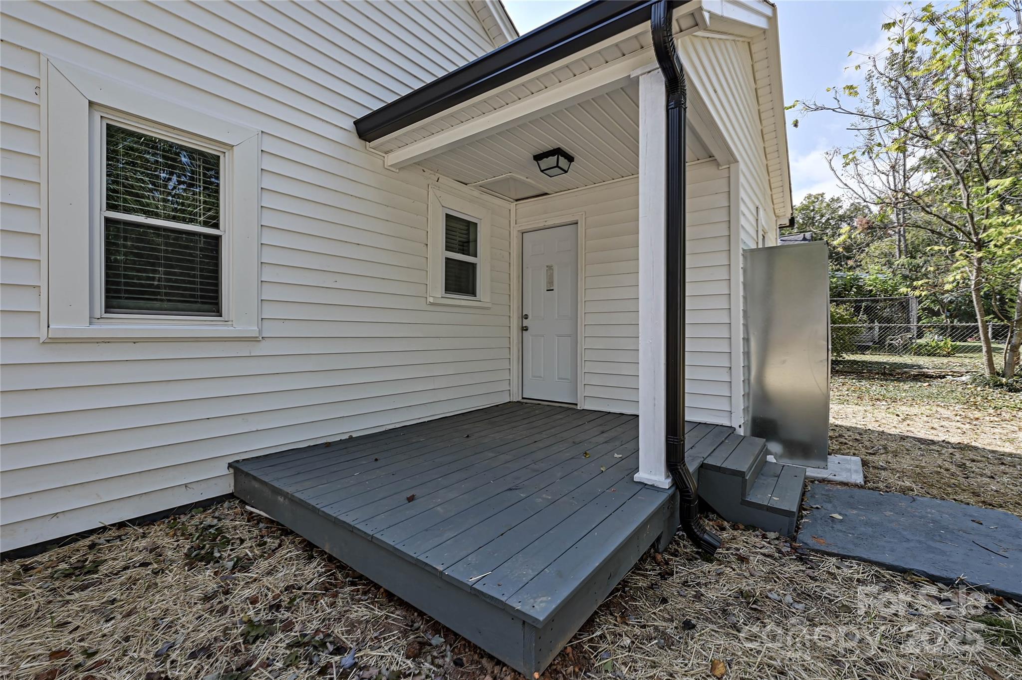 2207 S Gardner Street Property Photo 15