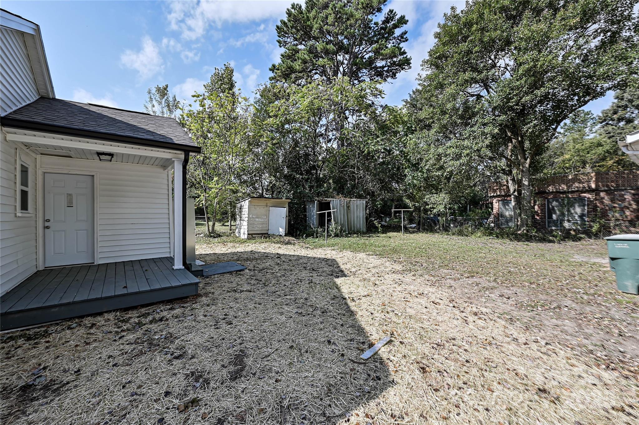2207 S Gardner Street Property Photo 16