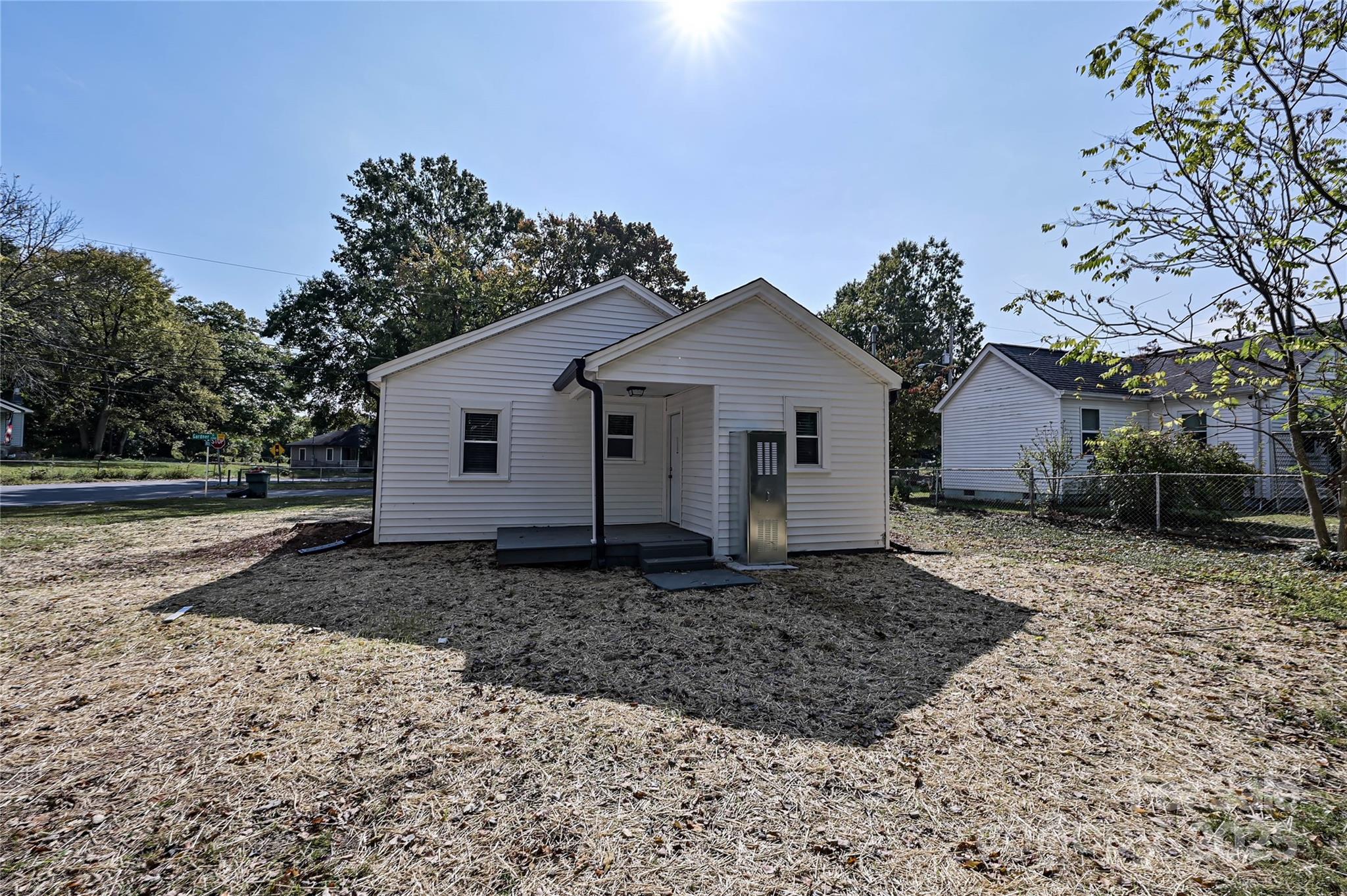 2207 S Gardner Street Property Photo 17