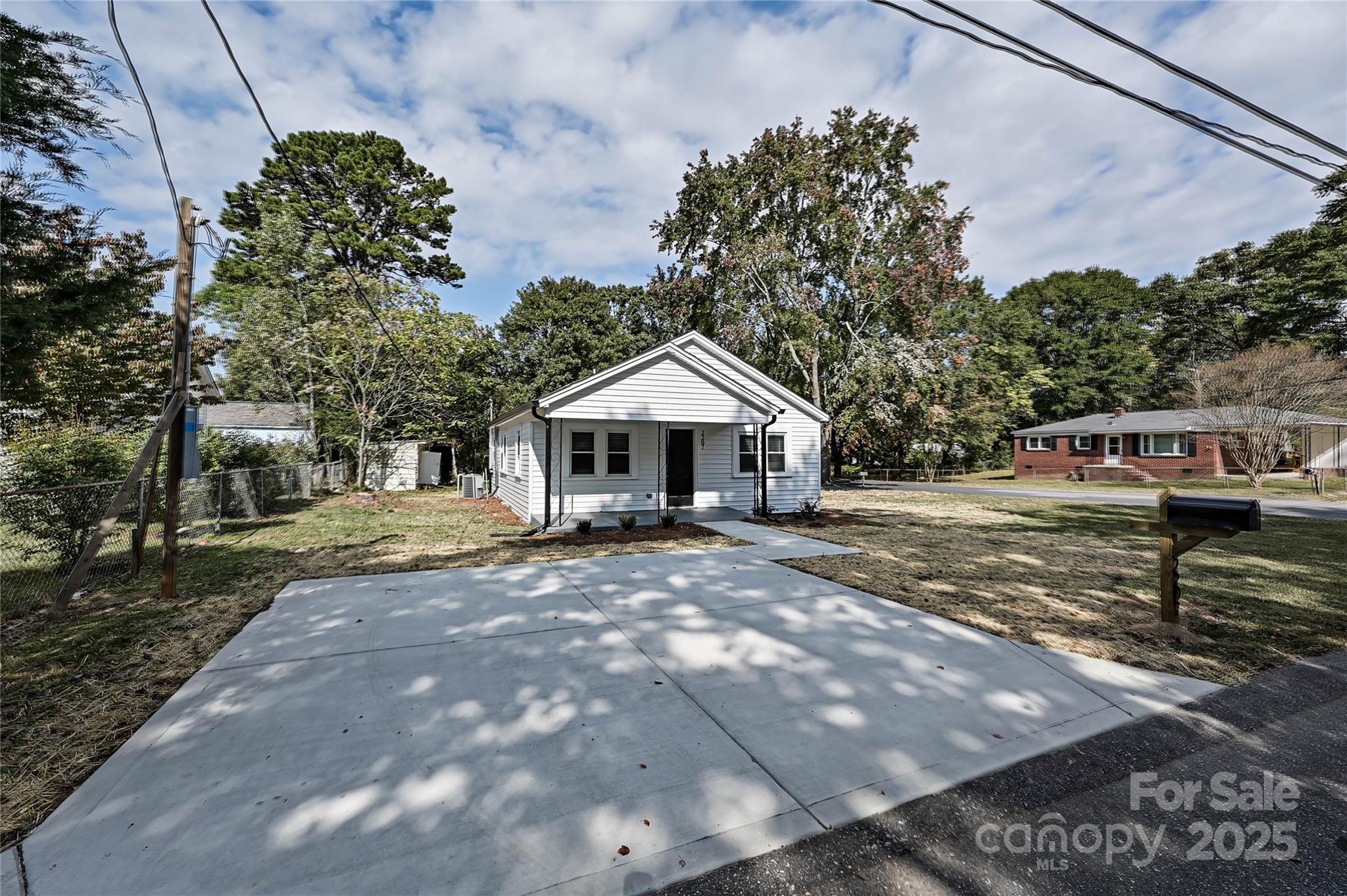 2207 S Gardner Street Property Photo 18