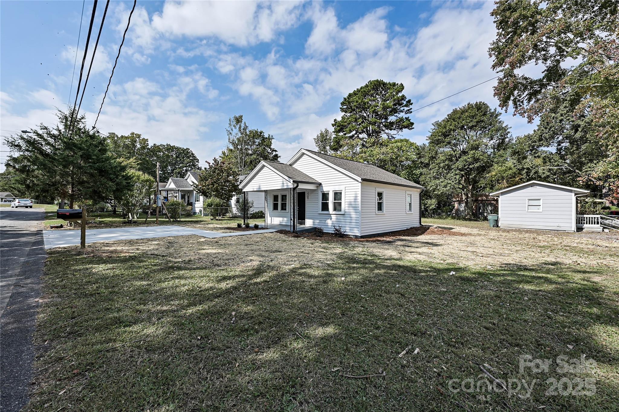 2207 S Gardner Street Property Photo 19