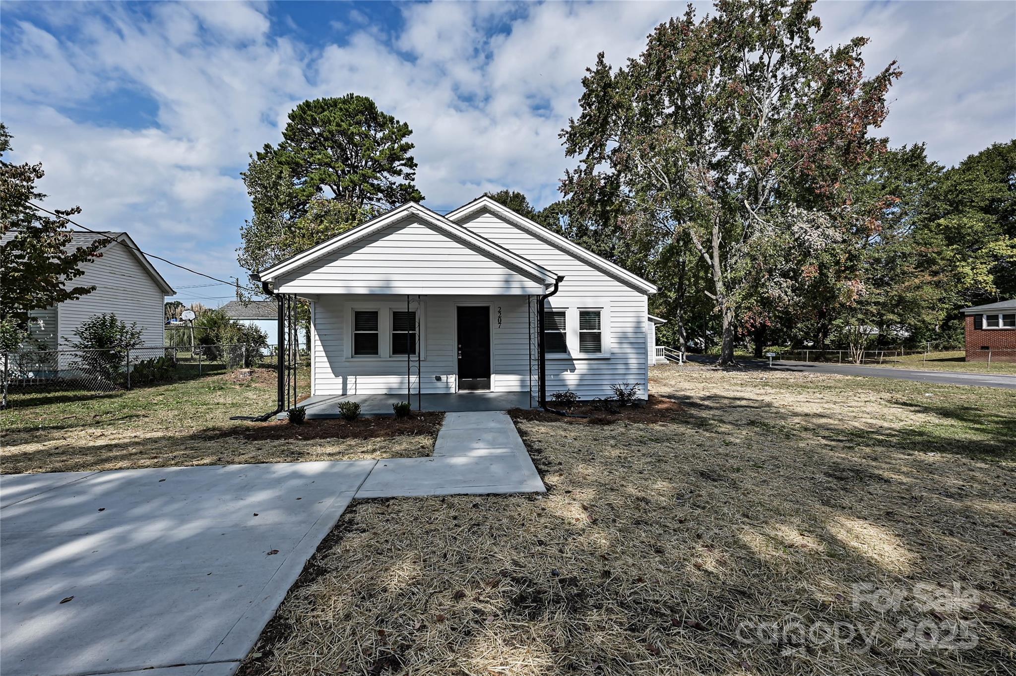 2207 S Gardner Street Property Photo 20