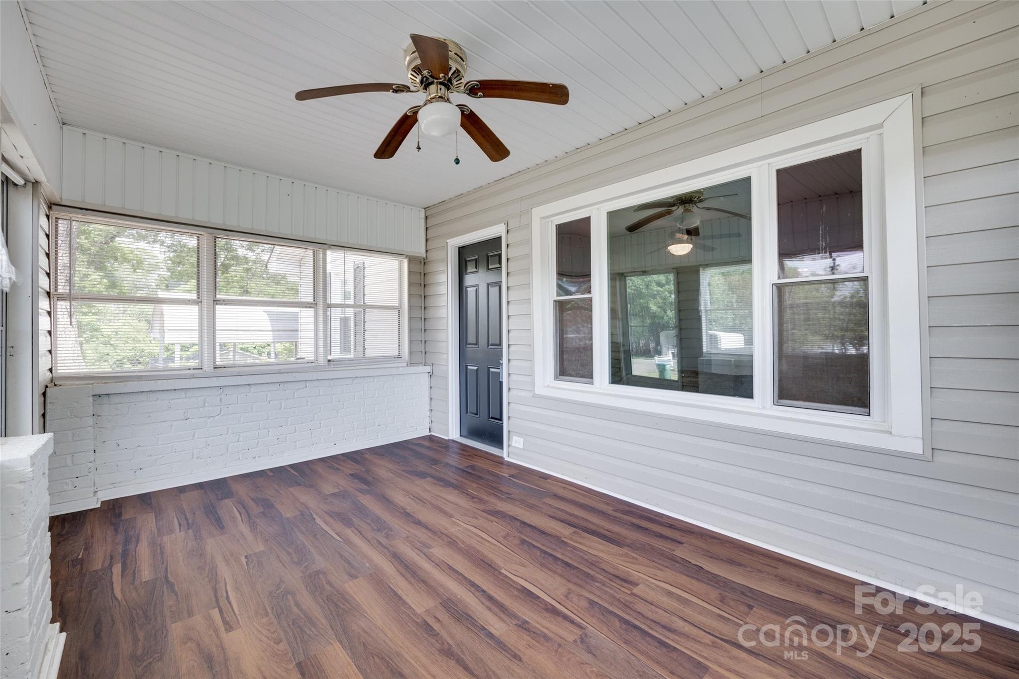 104 W Maryland Avenue Property Photo 3