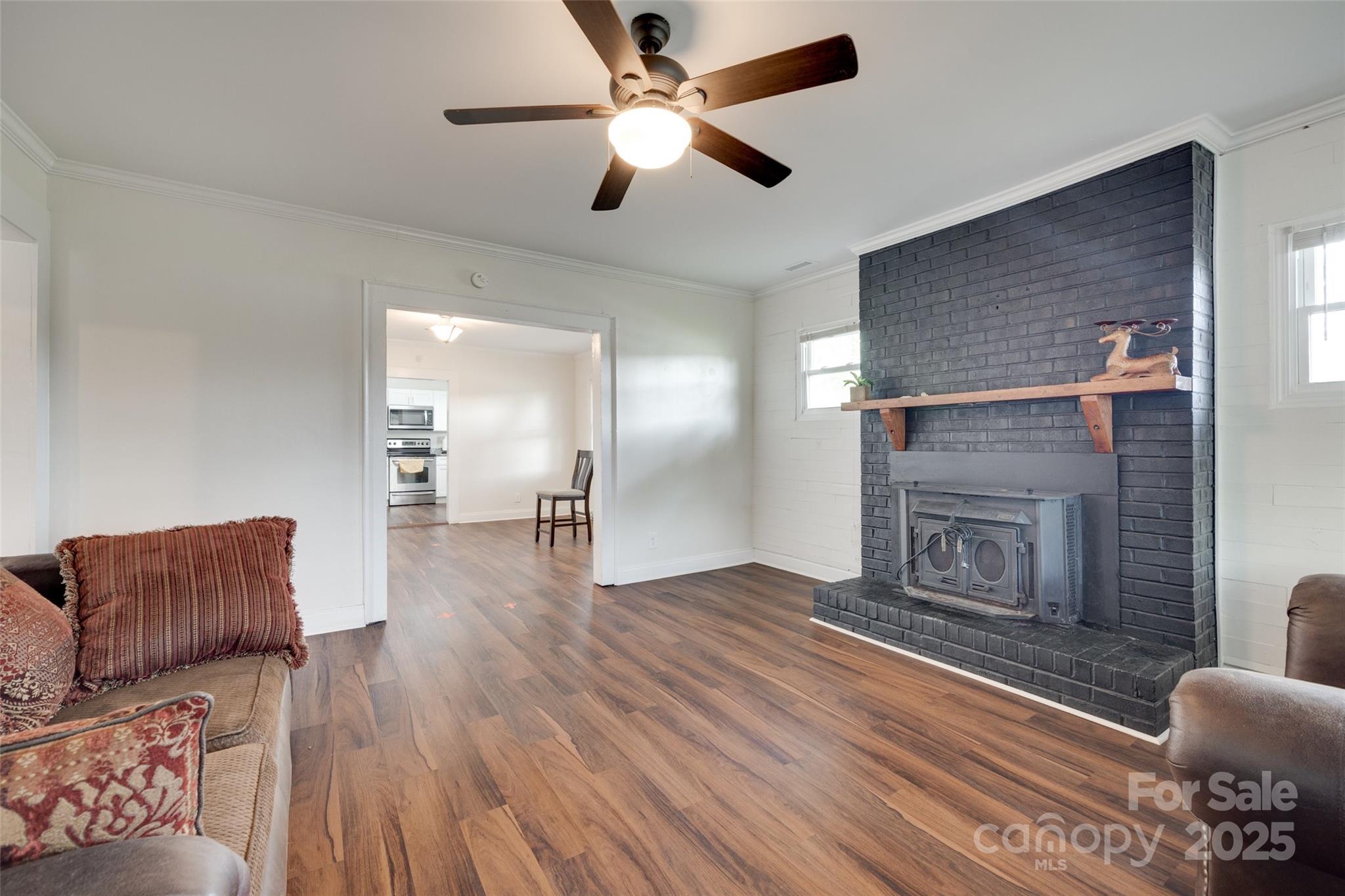 104 W Maryland Avenue Property Photo 4