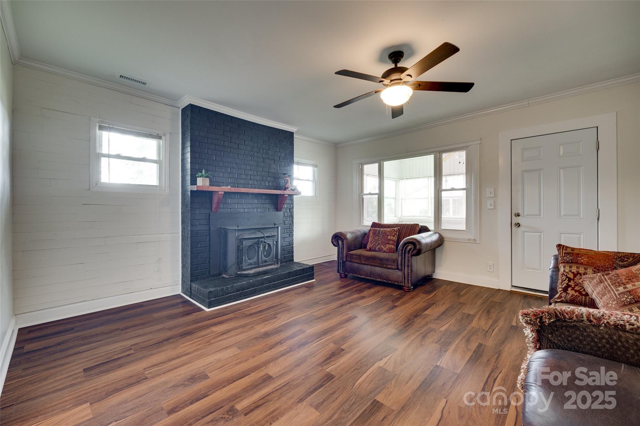 104 W Maryland Avenue Property Photo 6
