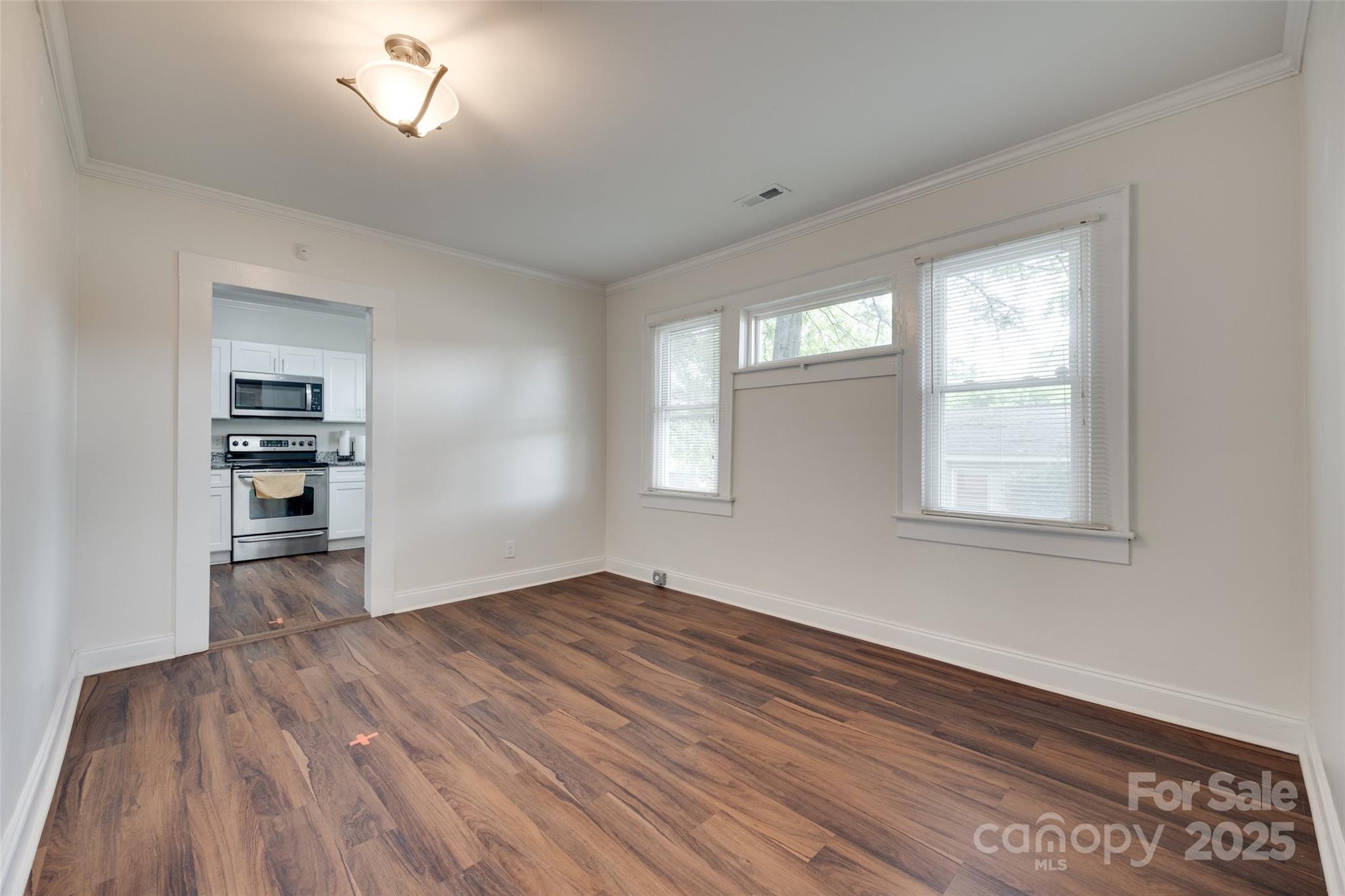 104 W Maryland Avenue Property Photo 7