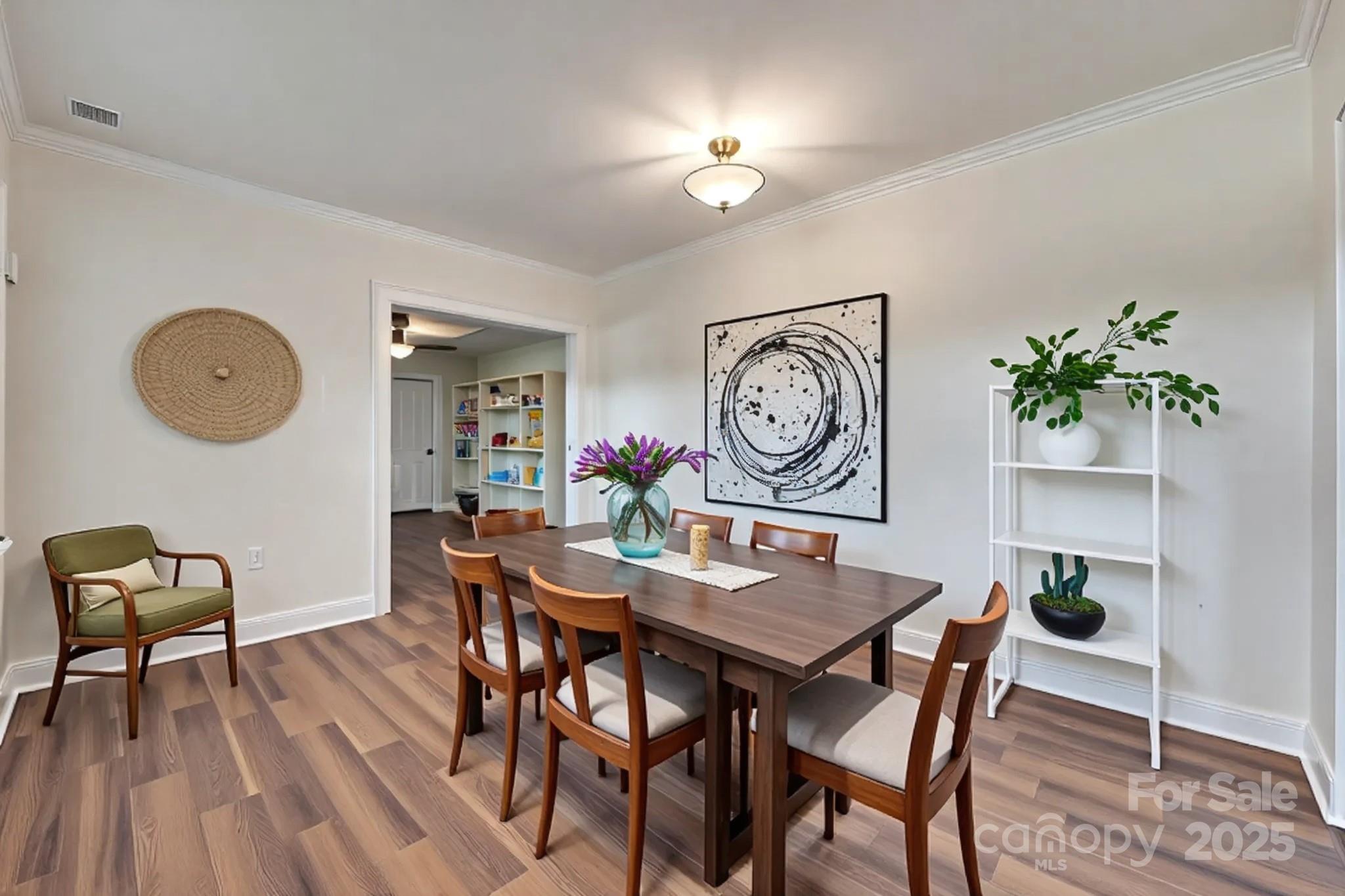 104 W Maryland Avenue Property Photo 8