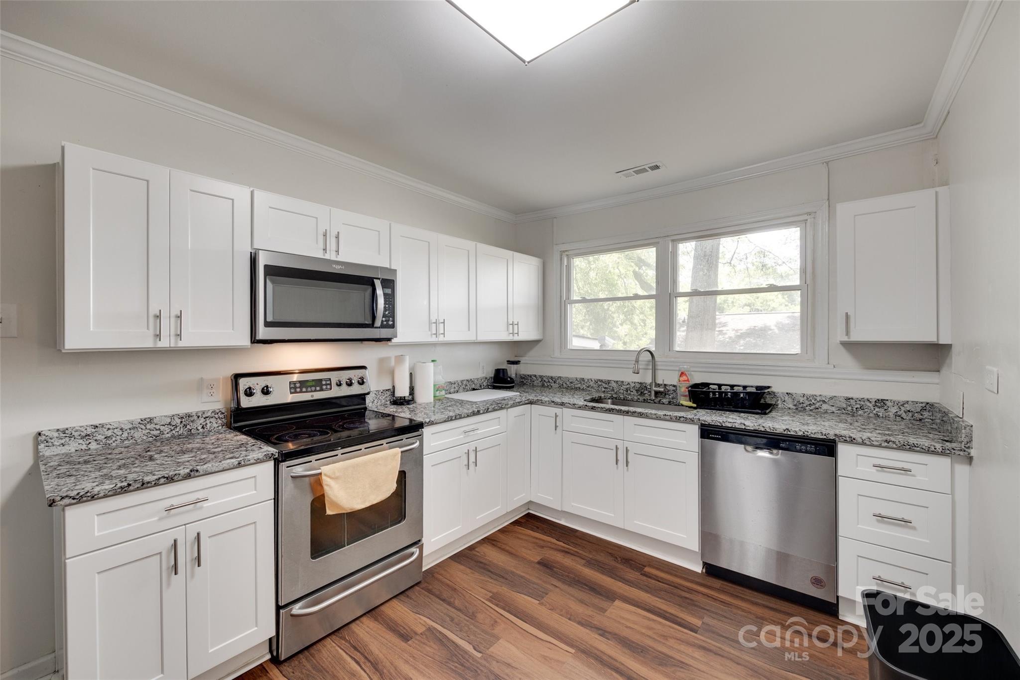 104 W Maryland Avenue Property Photo 10