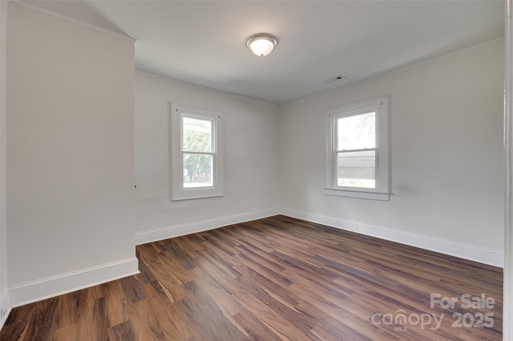 104 W Maryland Avenue Property Photo 15