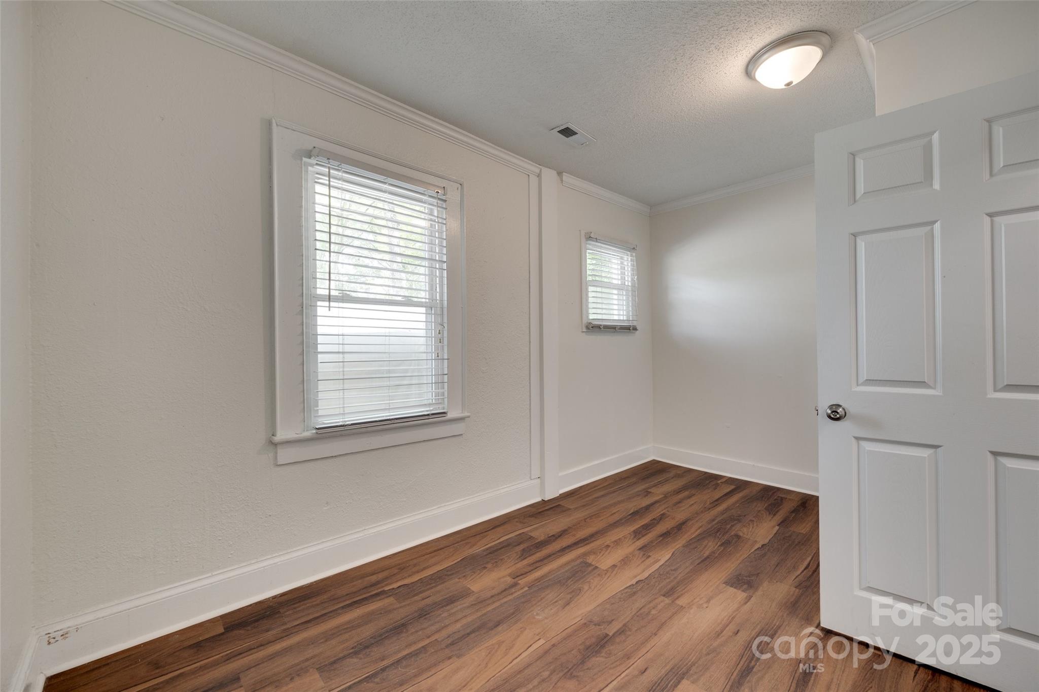 104 W Maryland Avenue Property Photo 17