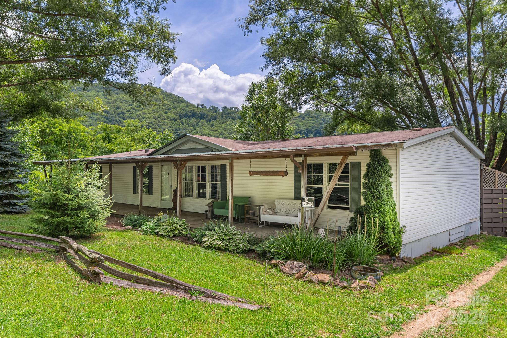 495 Courtney Lane Property Photo 1