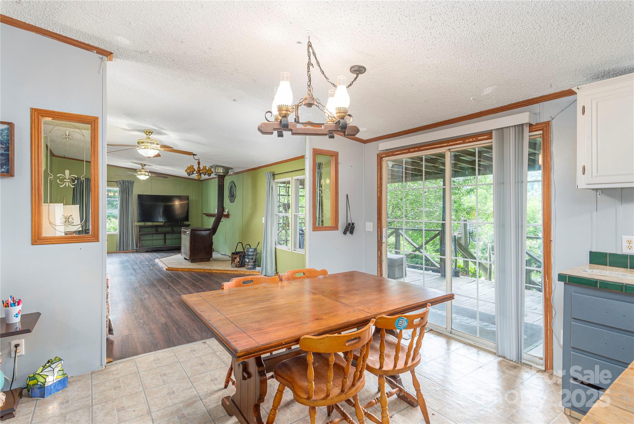 495 Courtney Lane Property Photo 6