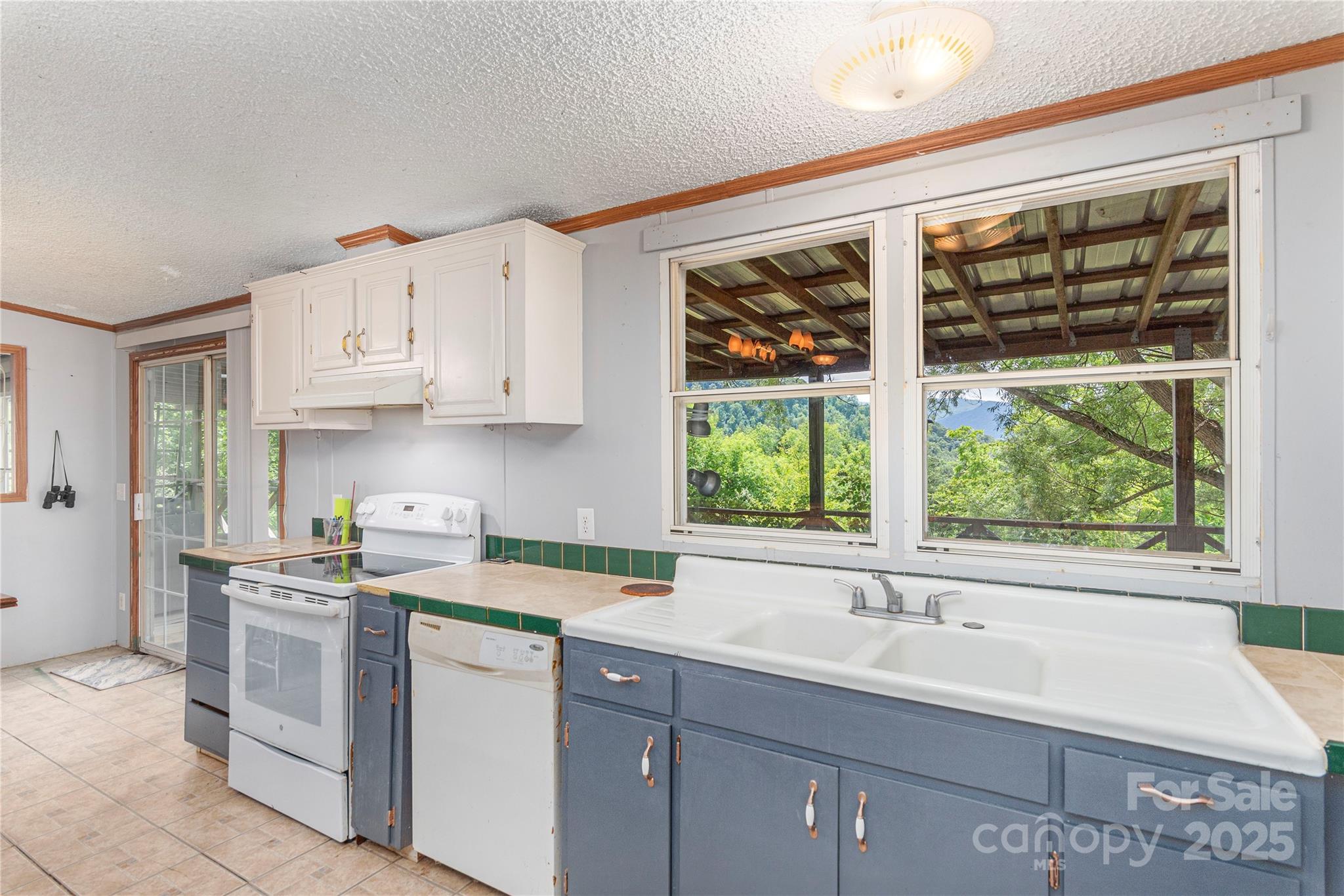 495 Courtney Lane Property Photo 8