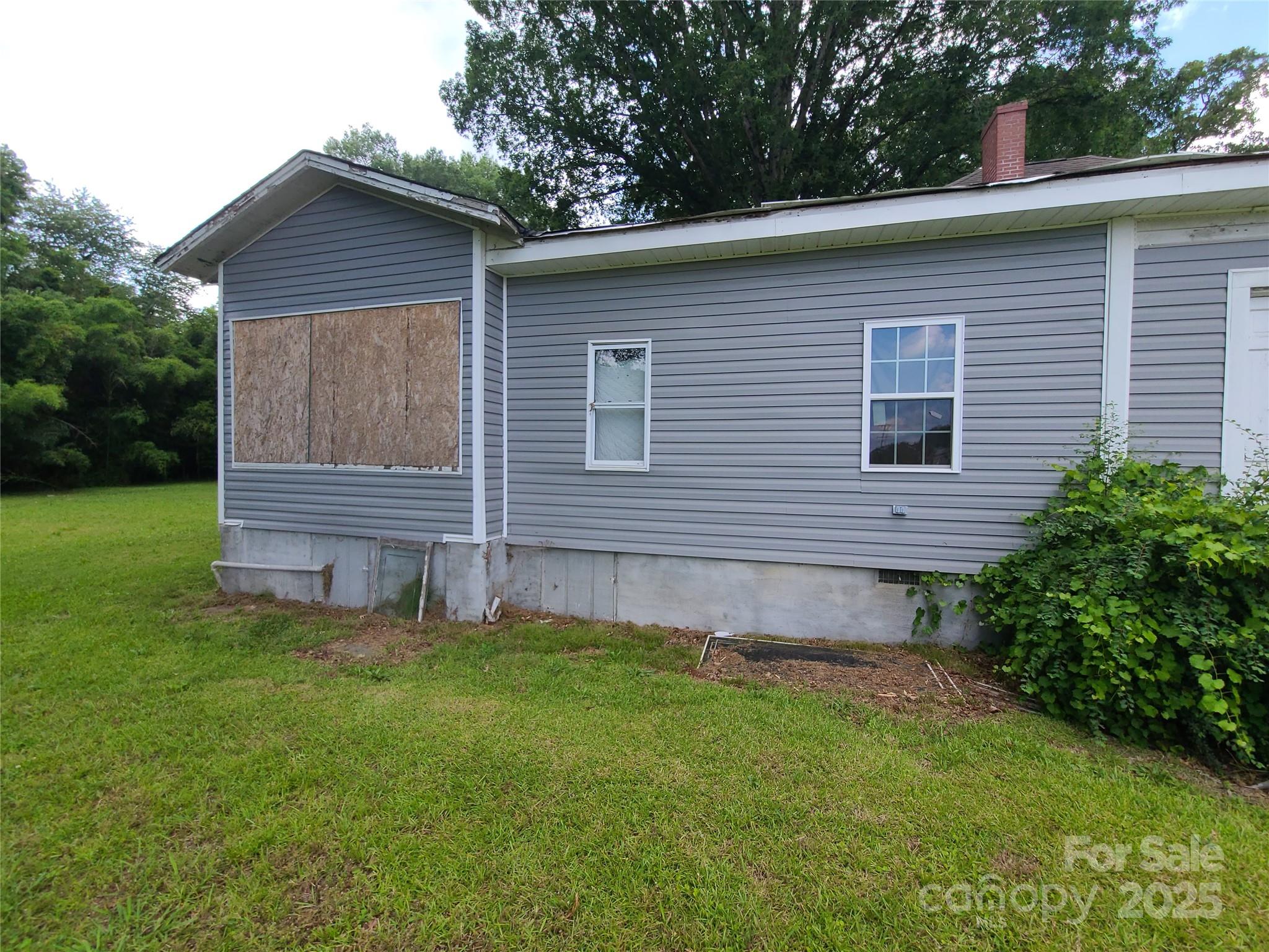 205 W 1st Street Property Photo 4
