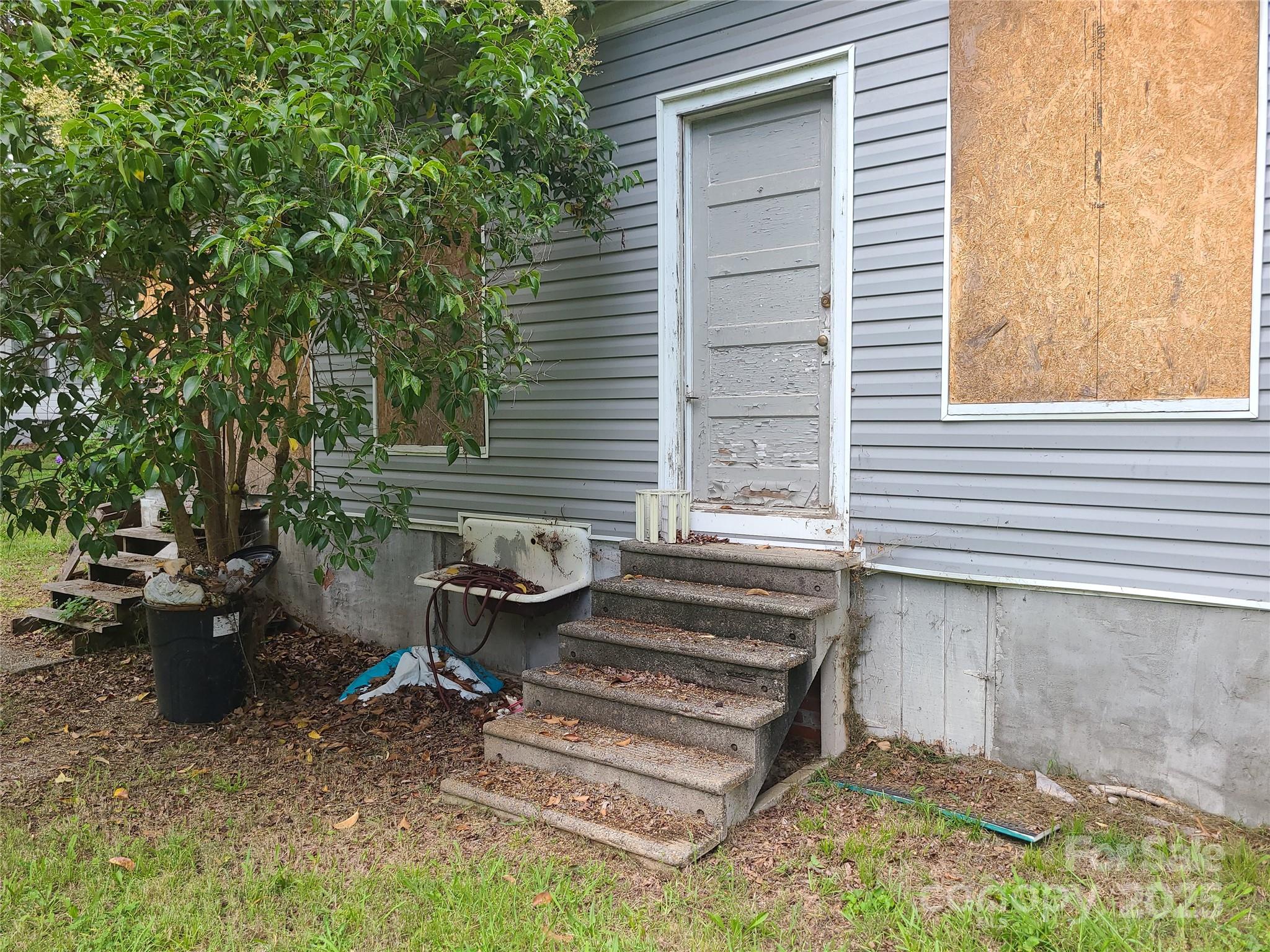 205 W 1st Street Property Photo 5