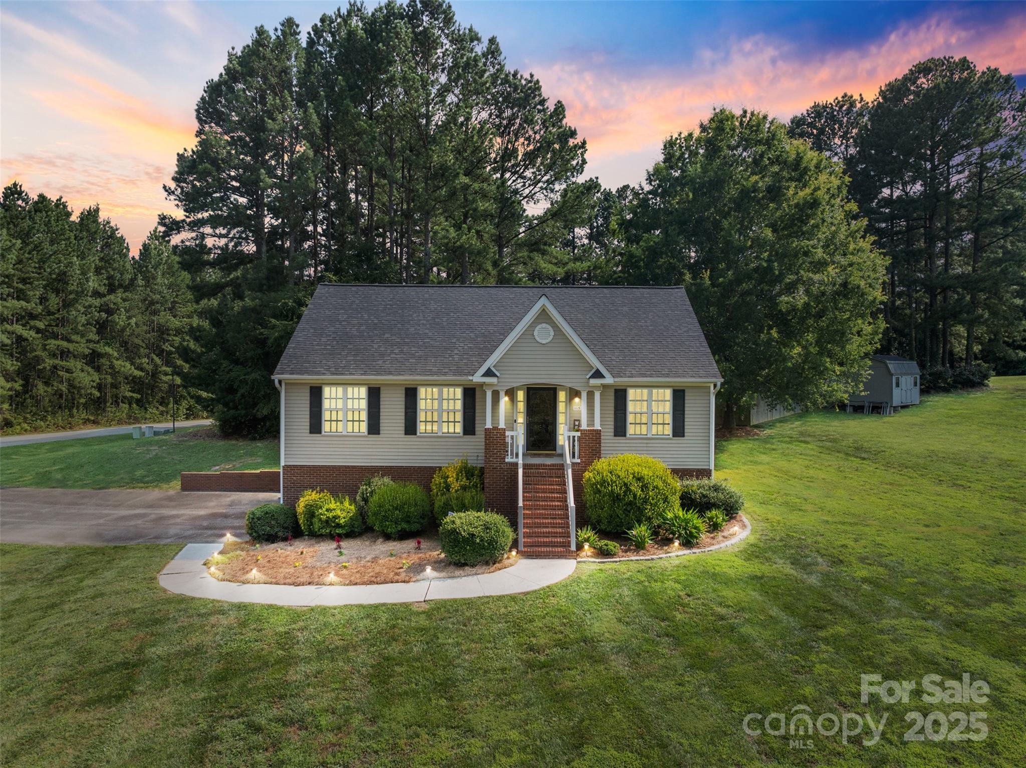 115 W Whispering Pines Lane Property Photo 1