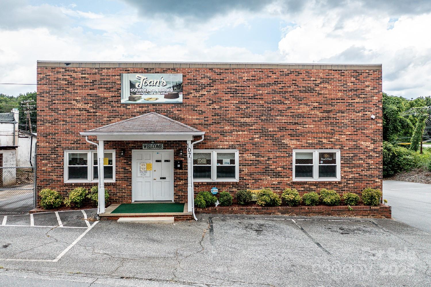 107 Light Street Property Photo 1