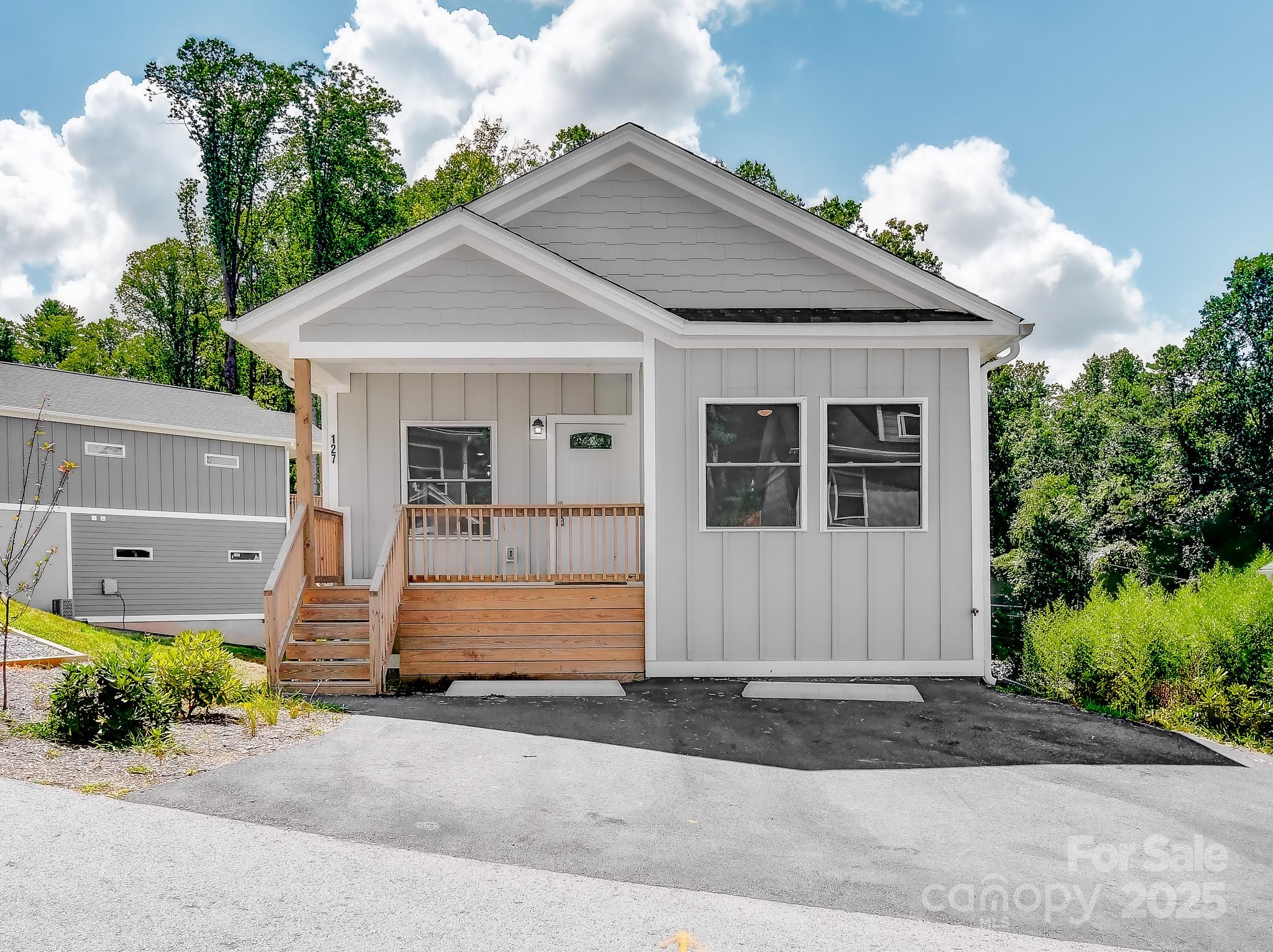 127 Northbend Drive Property Photo 2