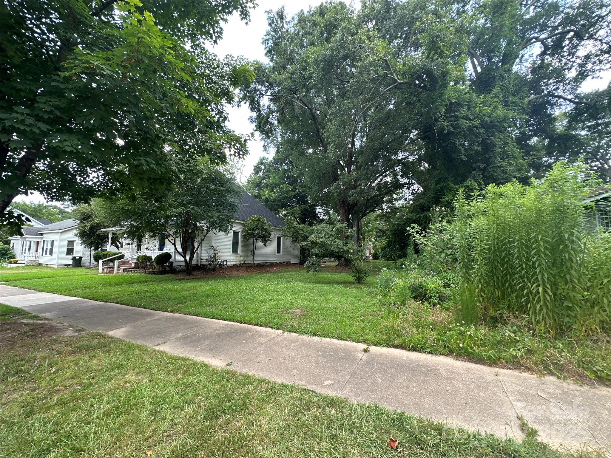 525 College Avenue Property Photo 2