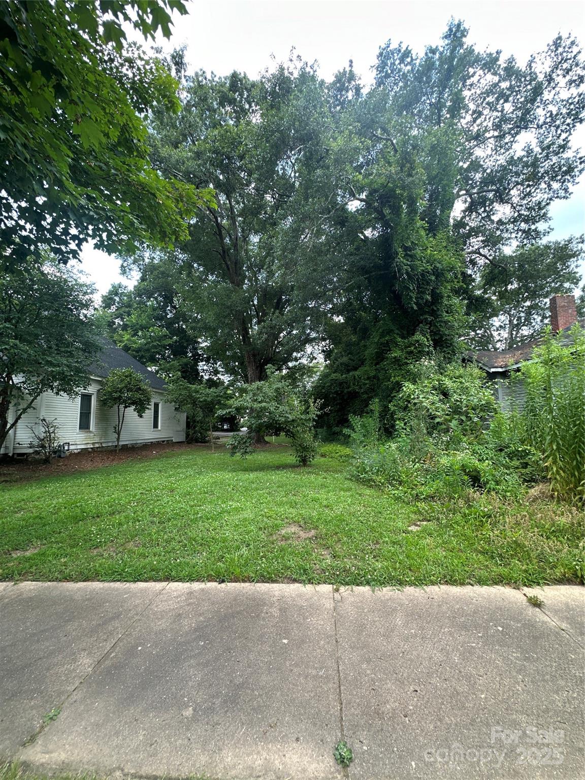 525 College Avenue Property Photo 3