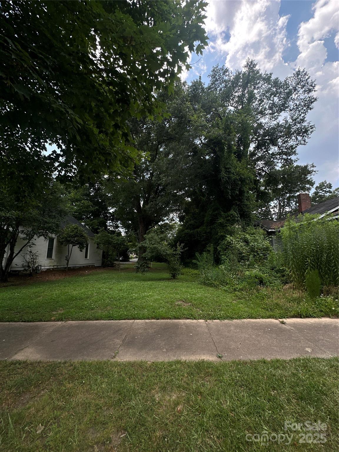 525 College Avenue Property Photo 4