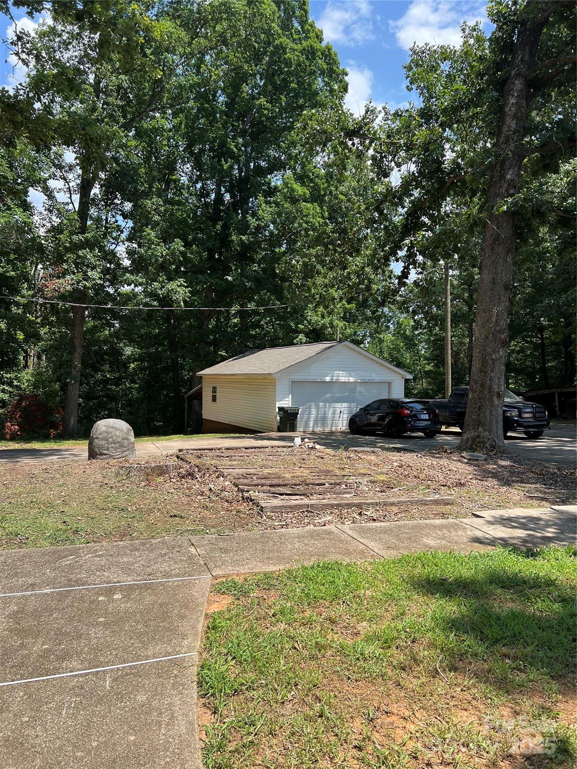 11204 Williams Road Property Photo 2
