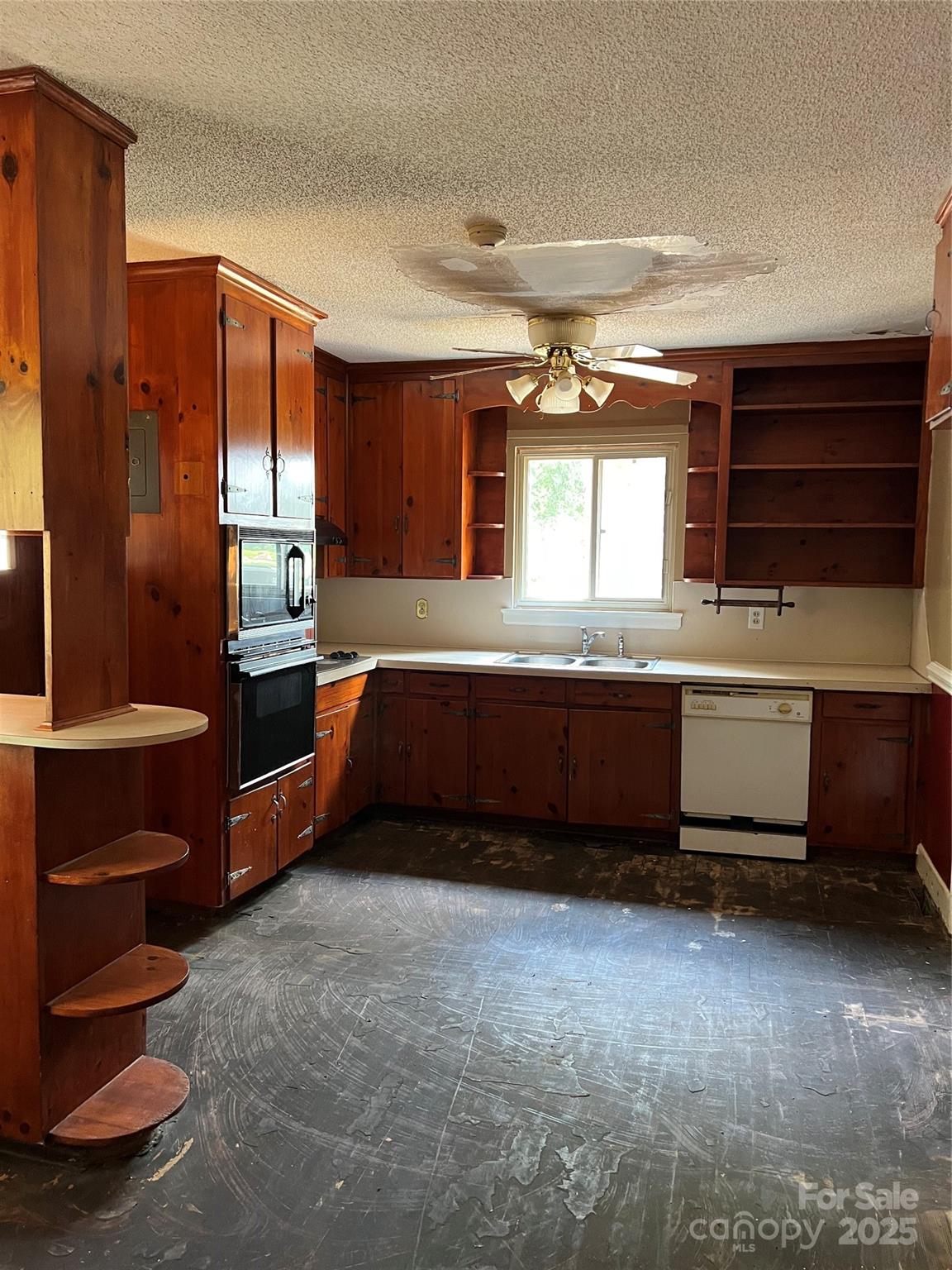11204 Williams Road Property Photo 9
