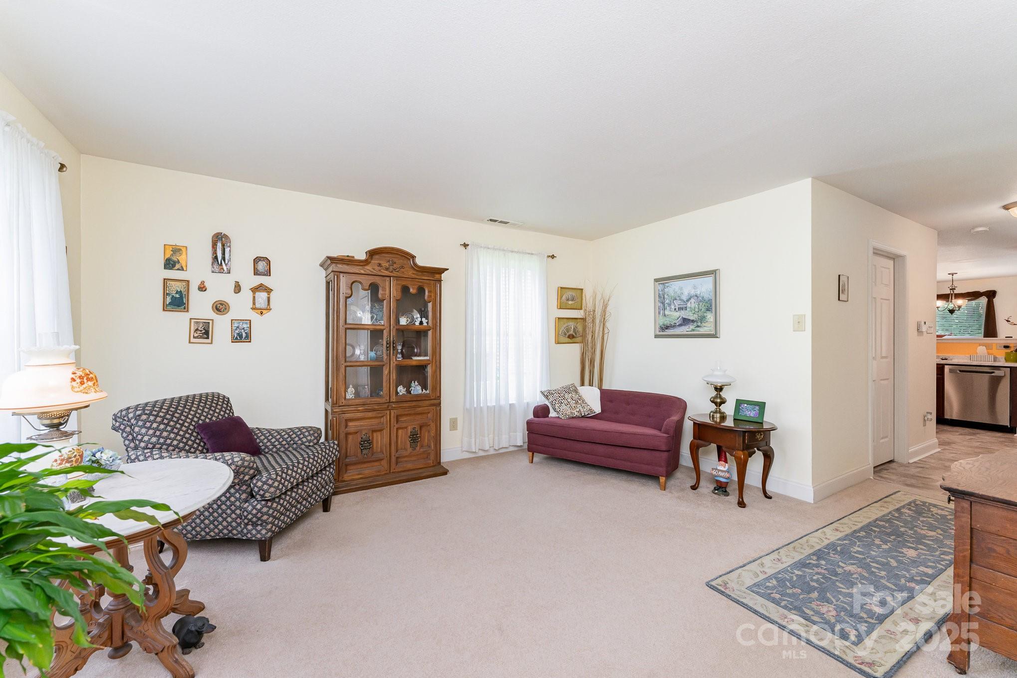 4462 Kellybrook Drive Property Photo 11