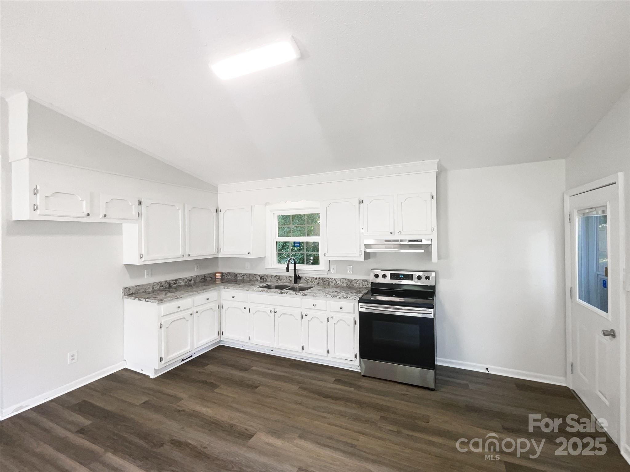 4903 Jamee Drive Property Photo 6