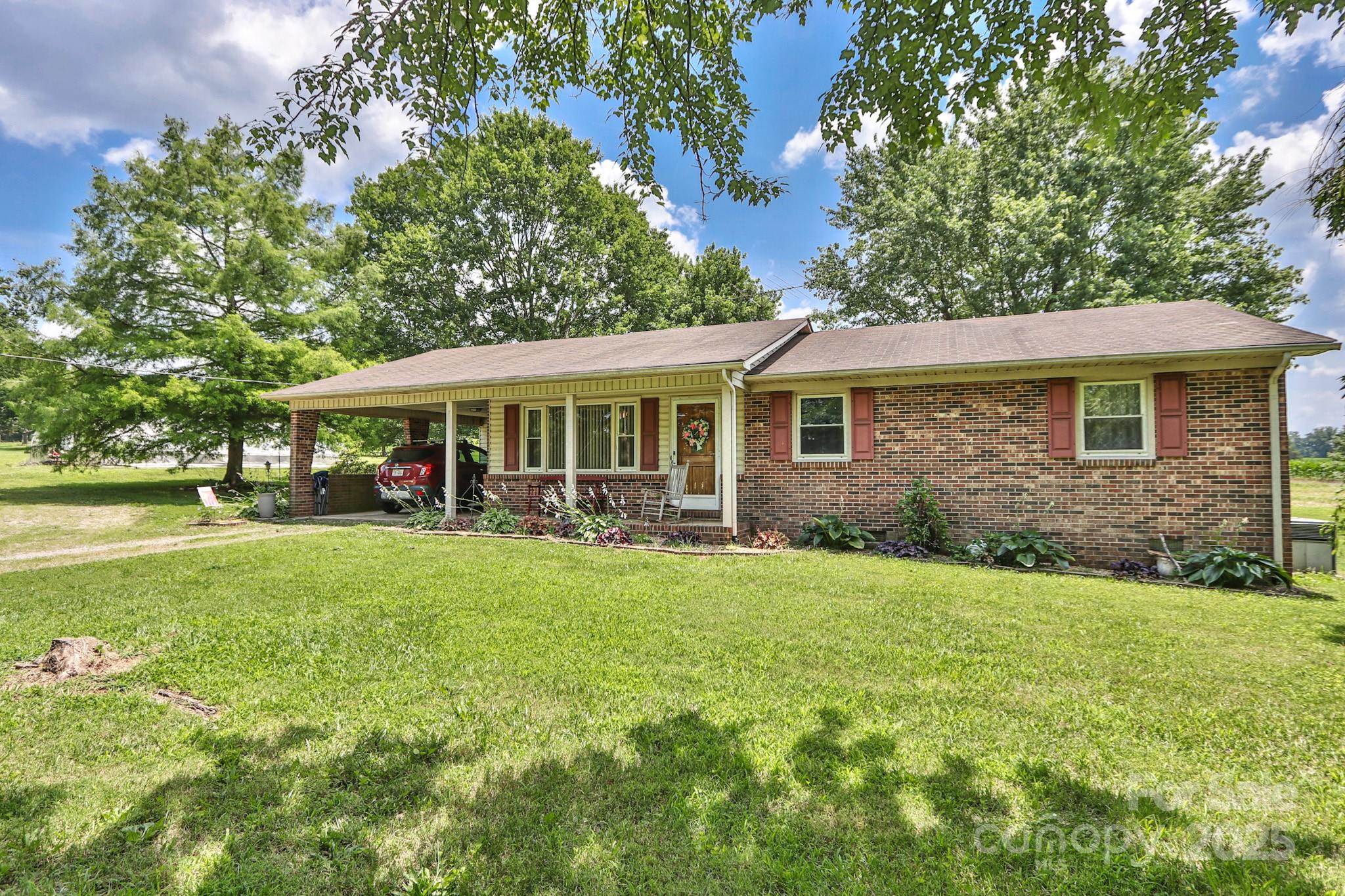 2809 Ralph Road Property Photo 1