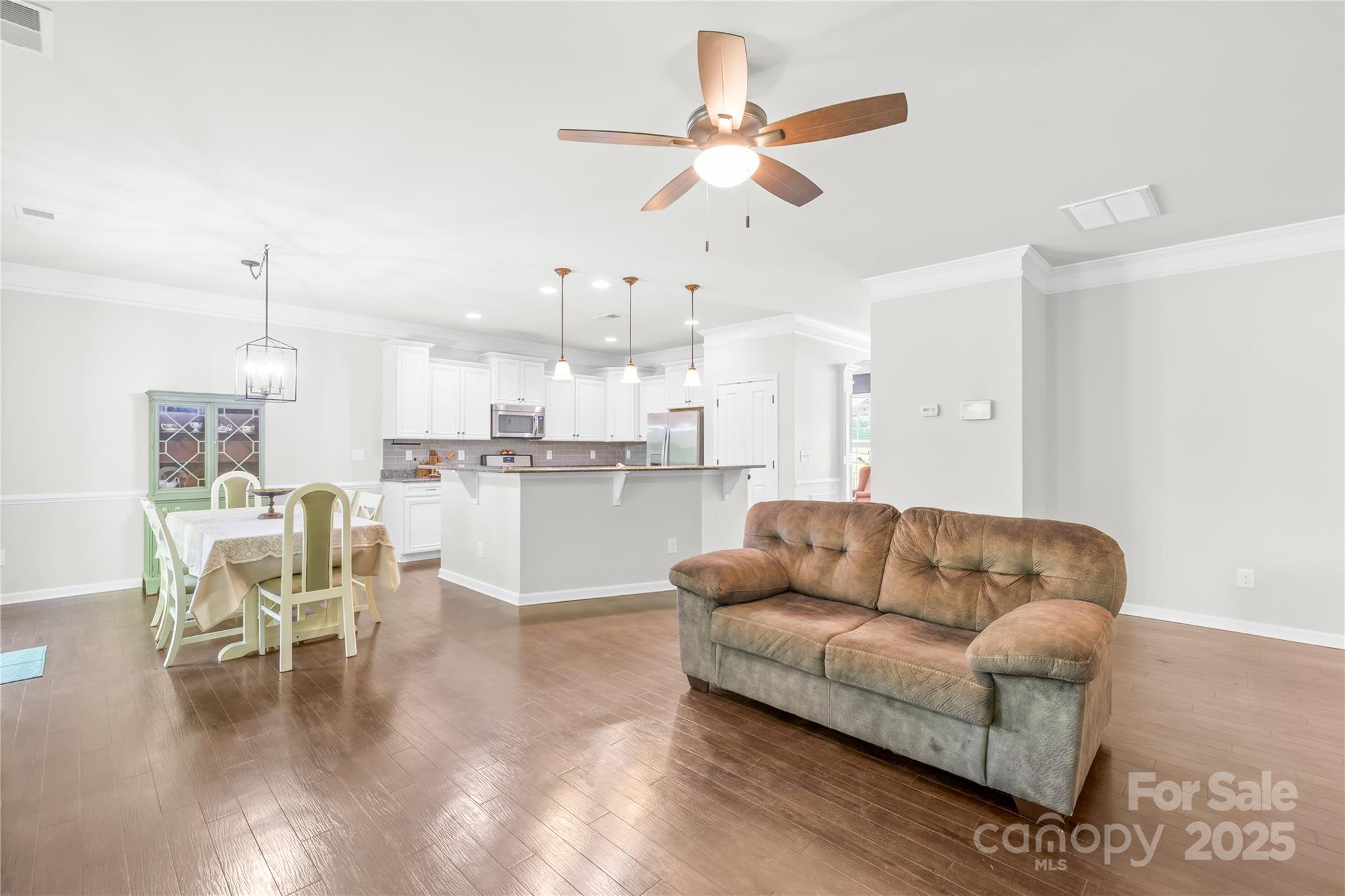 120 Carolinian Drive Property Photo 7