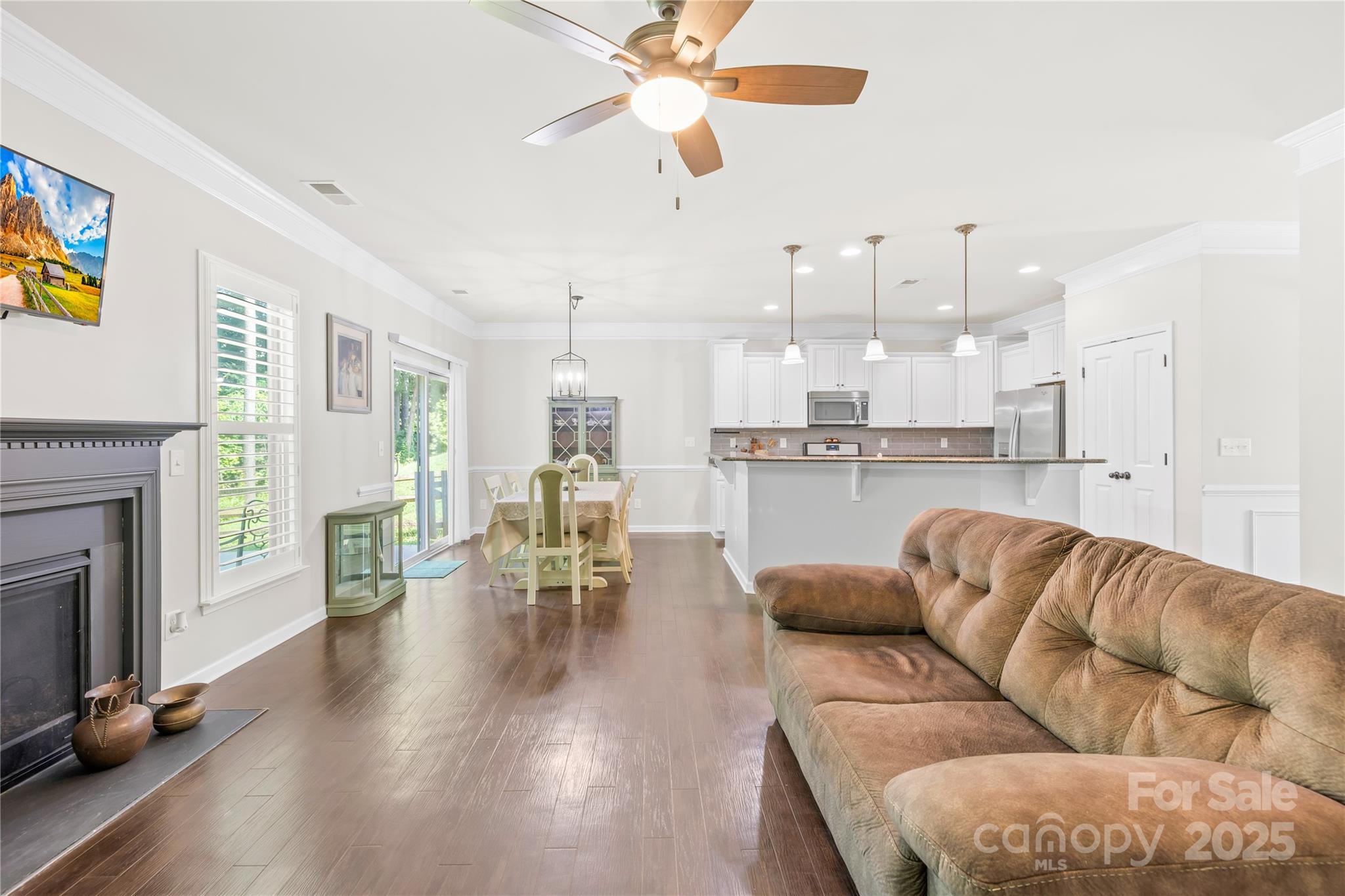 120 Carolinian Drive Property Photo 8