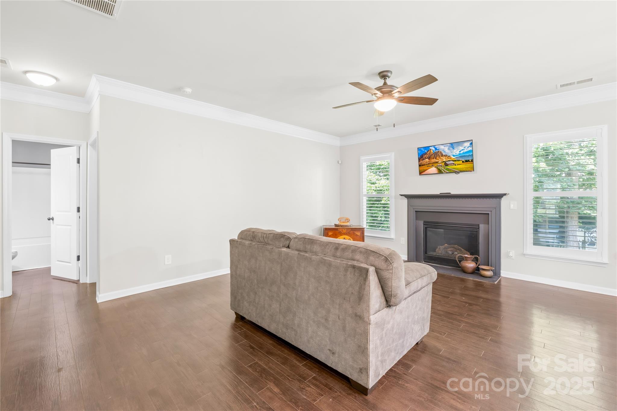 120 Carolinian Drive Property Photo 9