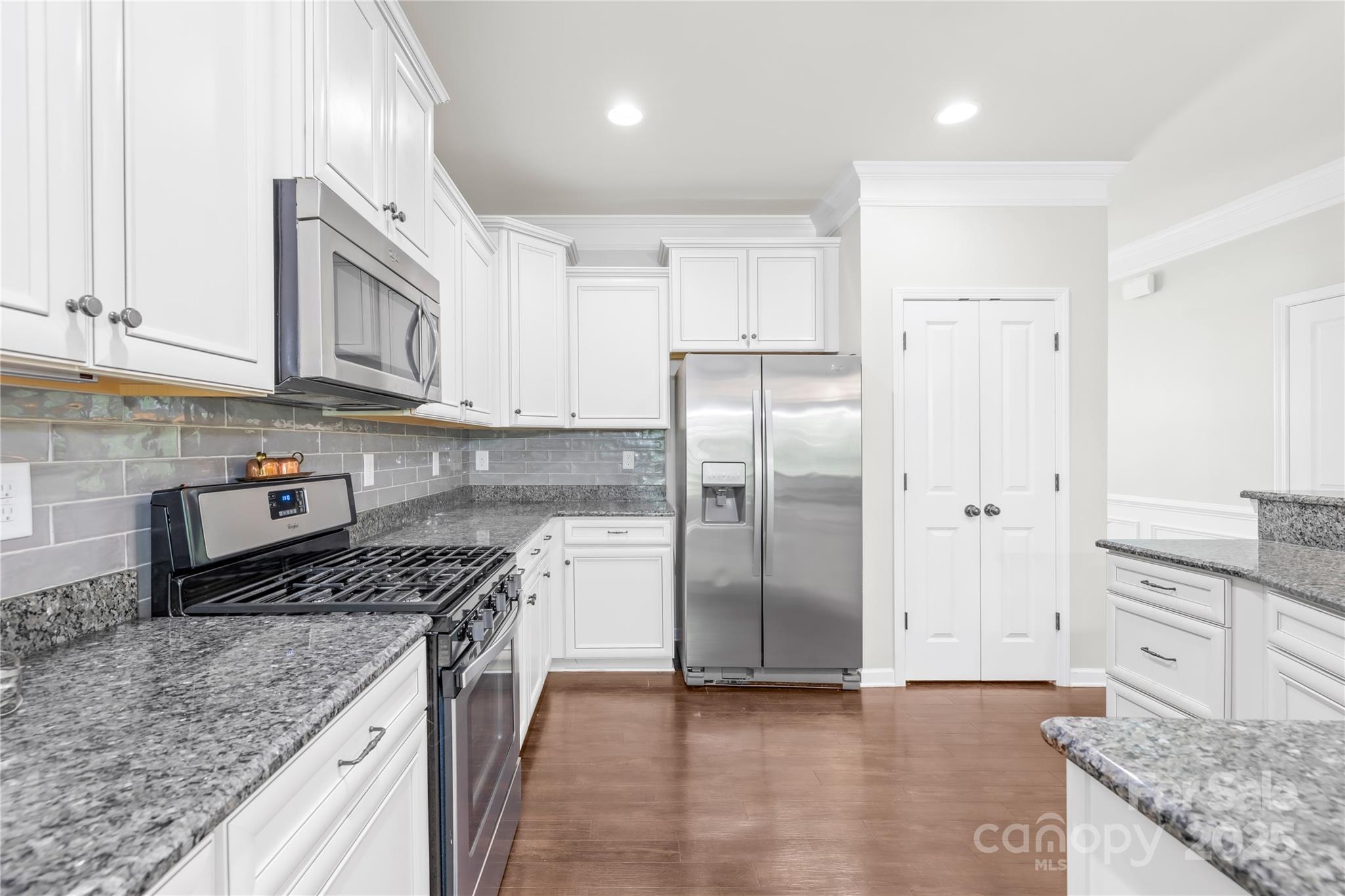 120 Carolinian Drive Property Photo 12