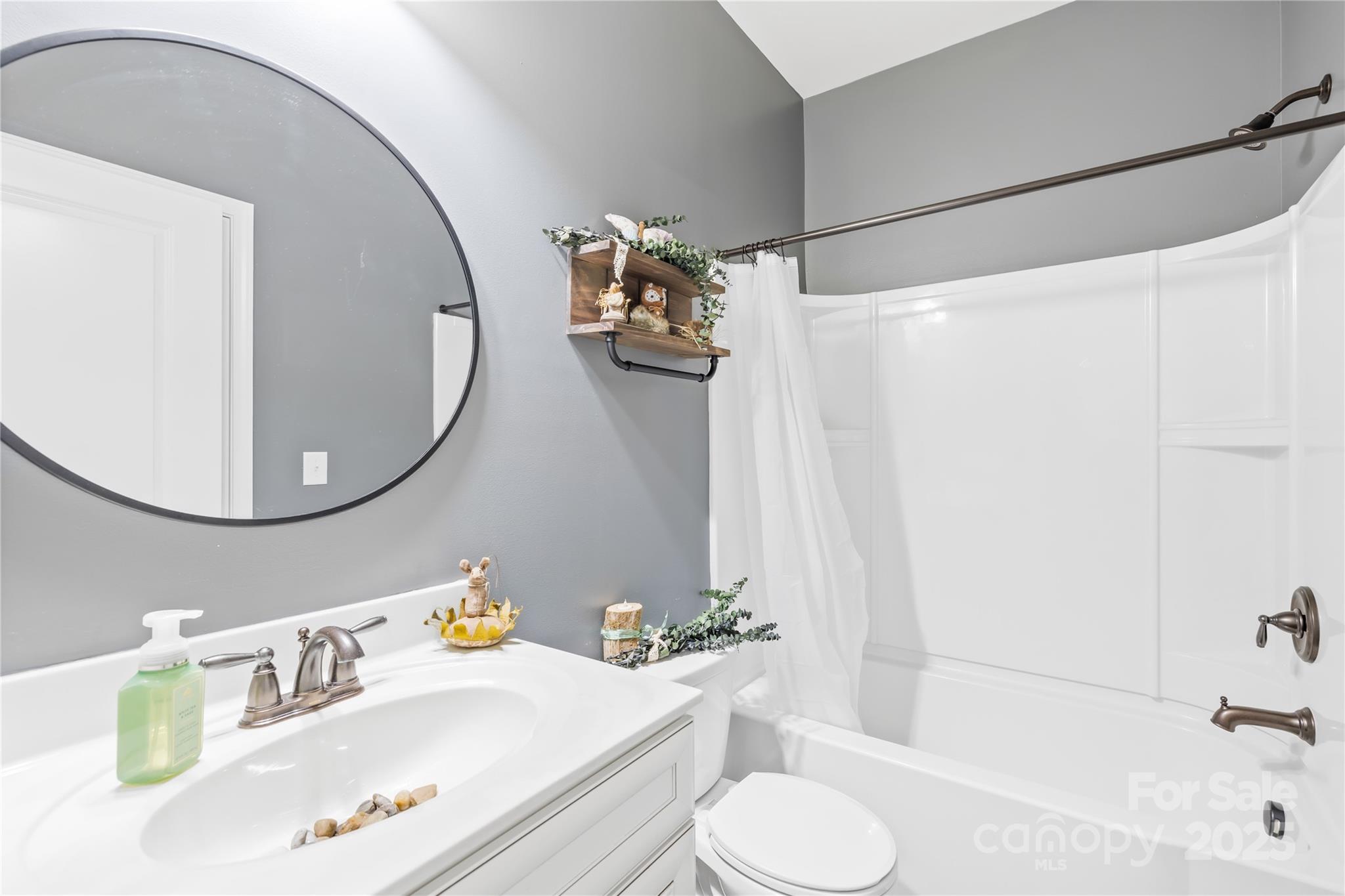 120 Carolinian Drive Property Photo 16