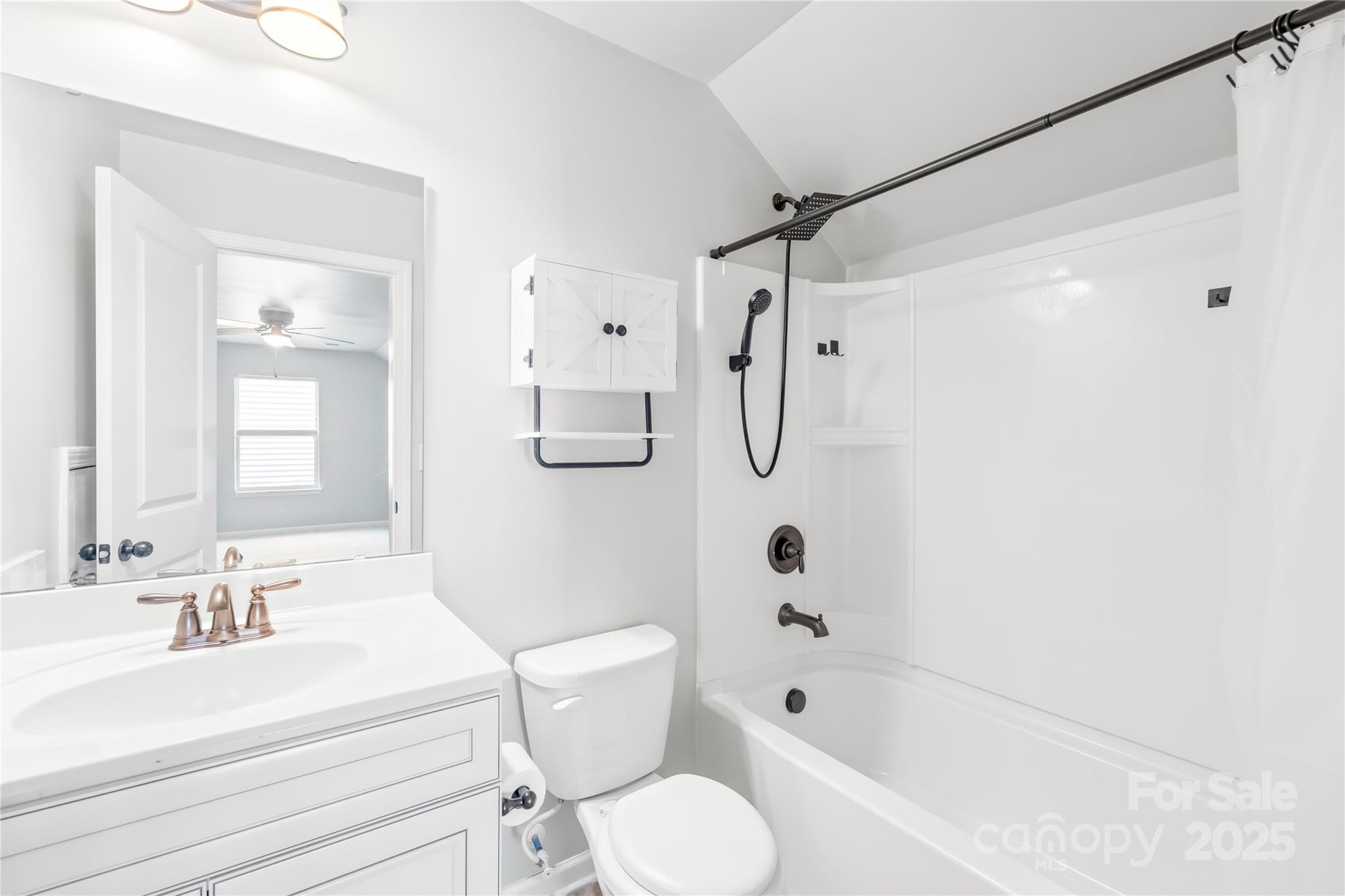 120 Carolinian Drive Property Photo 28