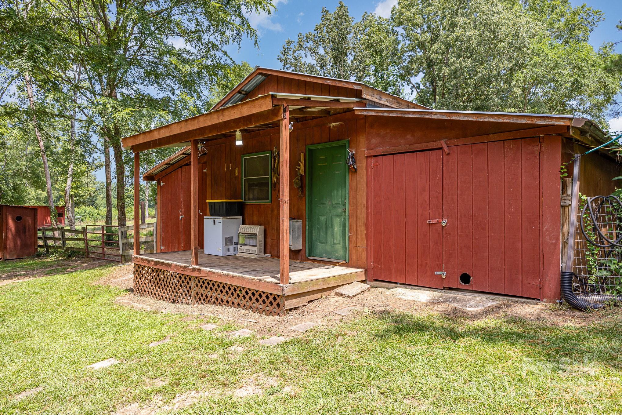 5292 Tice Road Property Photo 6