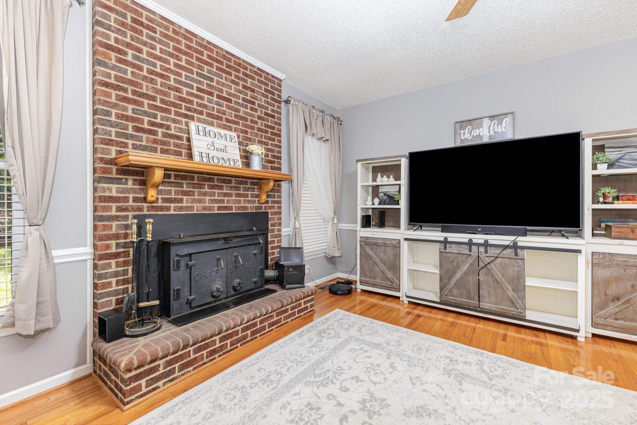 5292 Tice Road Property Photo 10