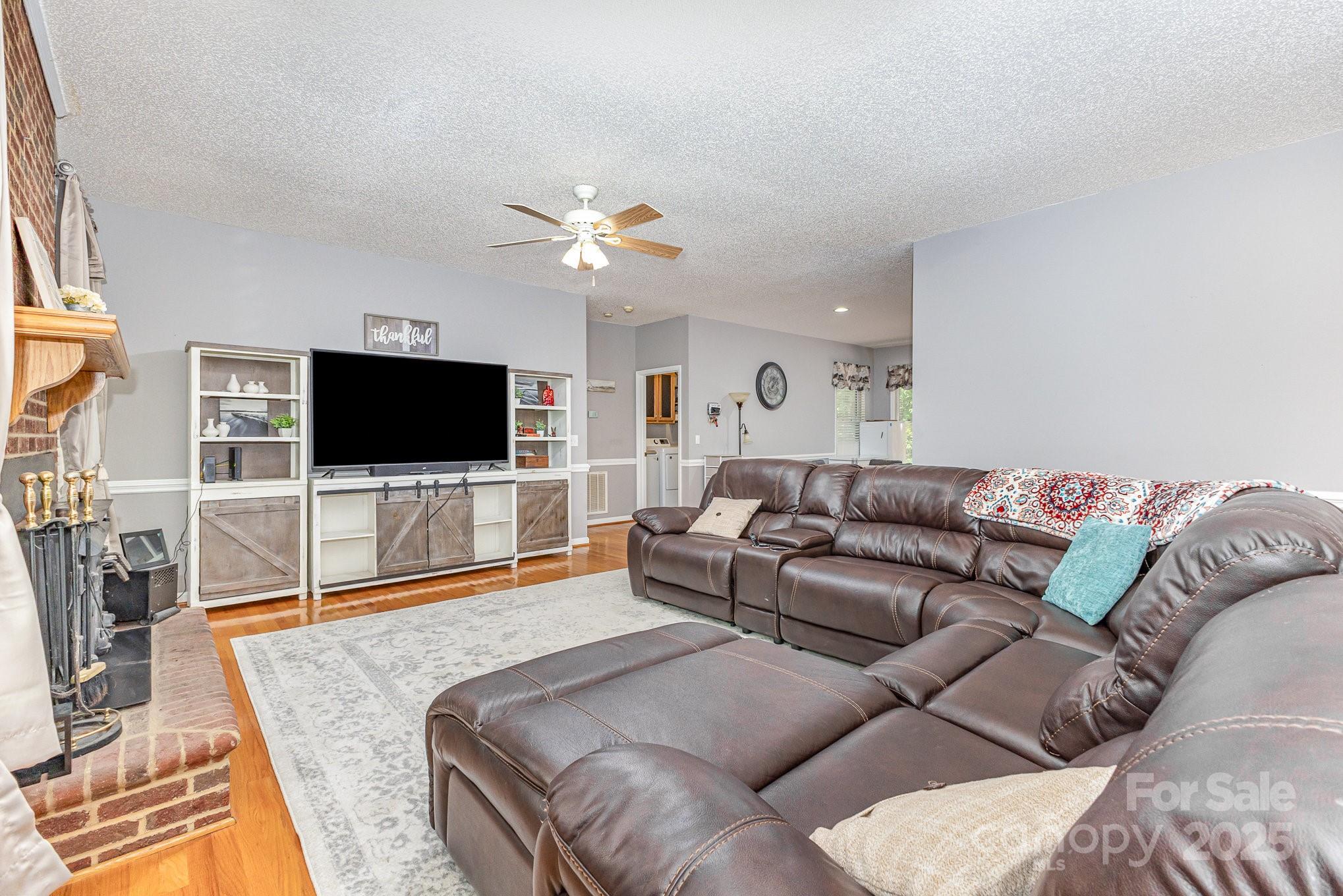 5292 Tice Road Property Photo 11