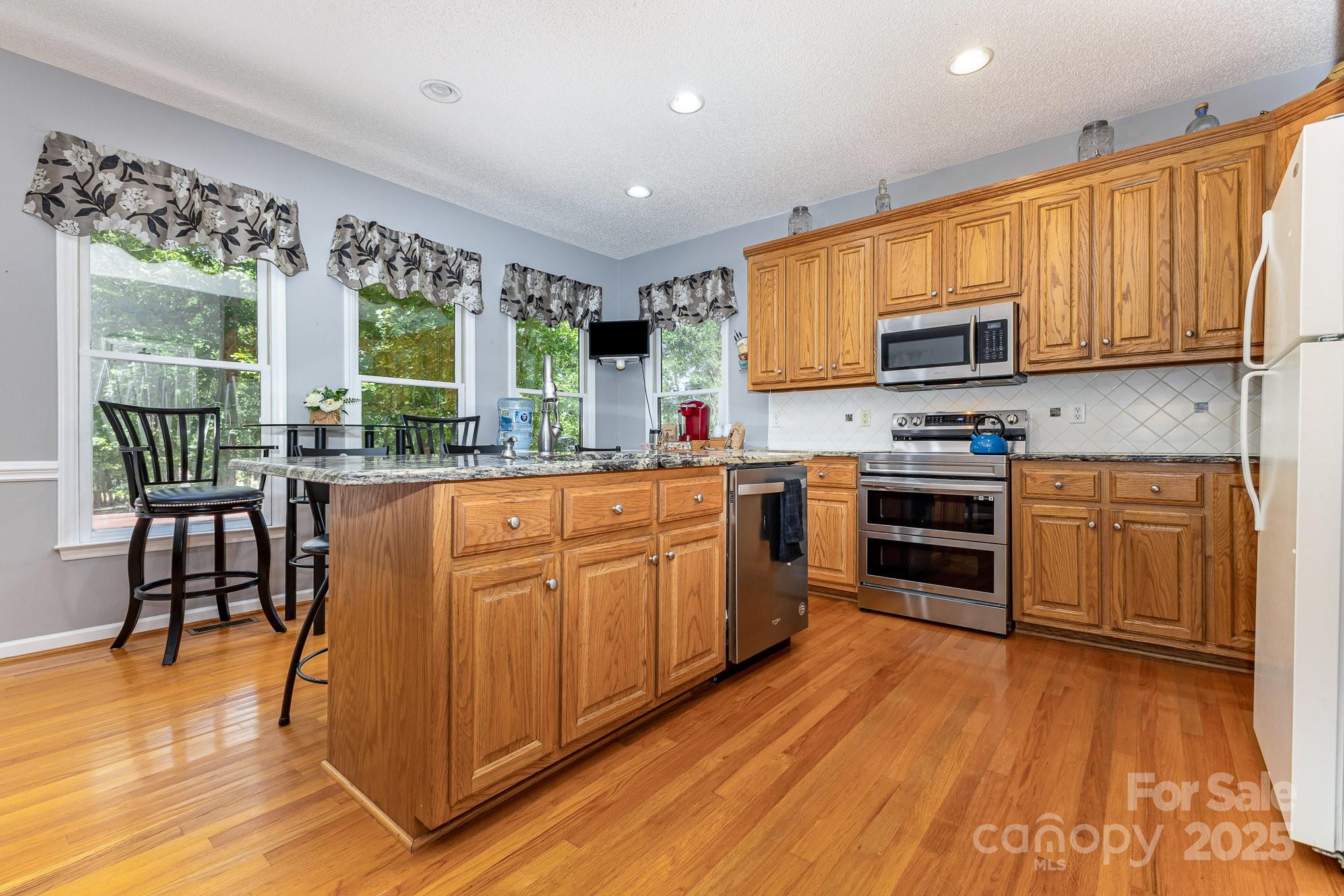 5292 Tice Road Property Photo 13