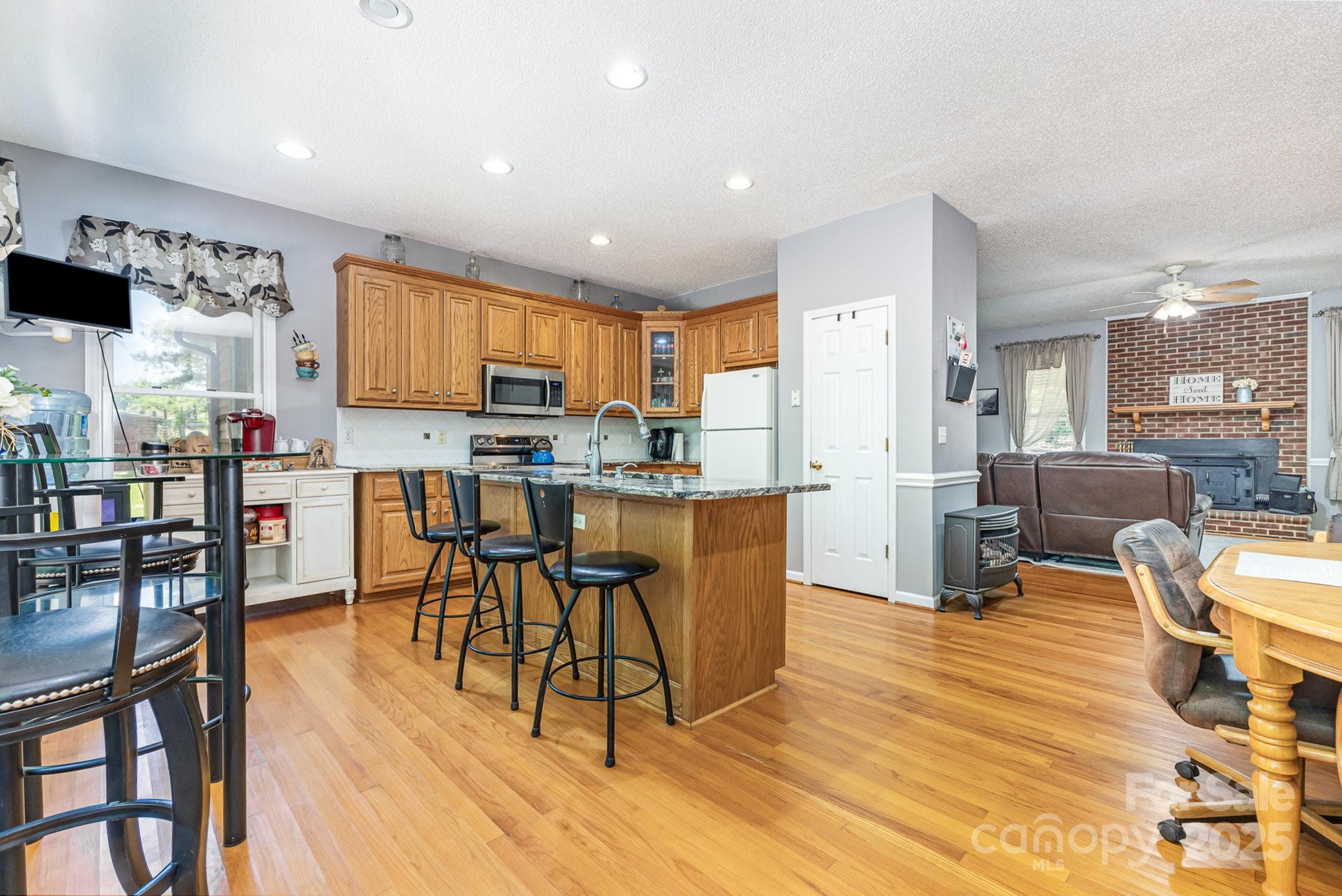 5292 Tice Road Property Photo 14