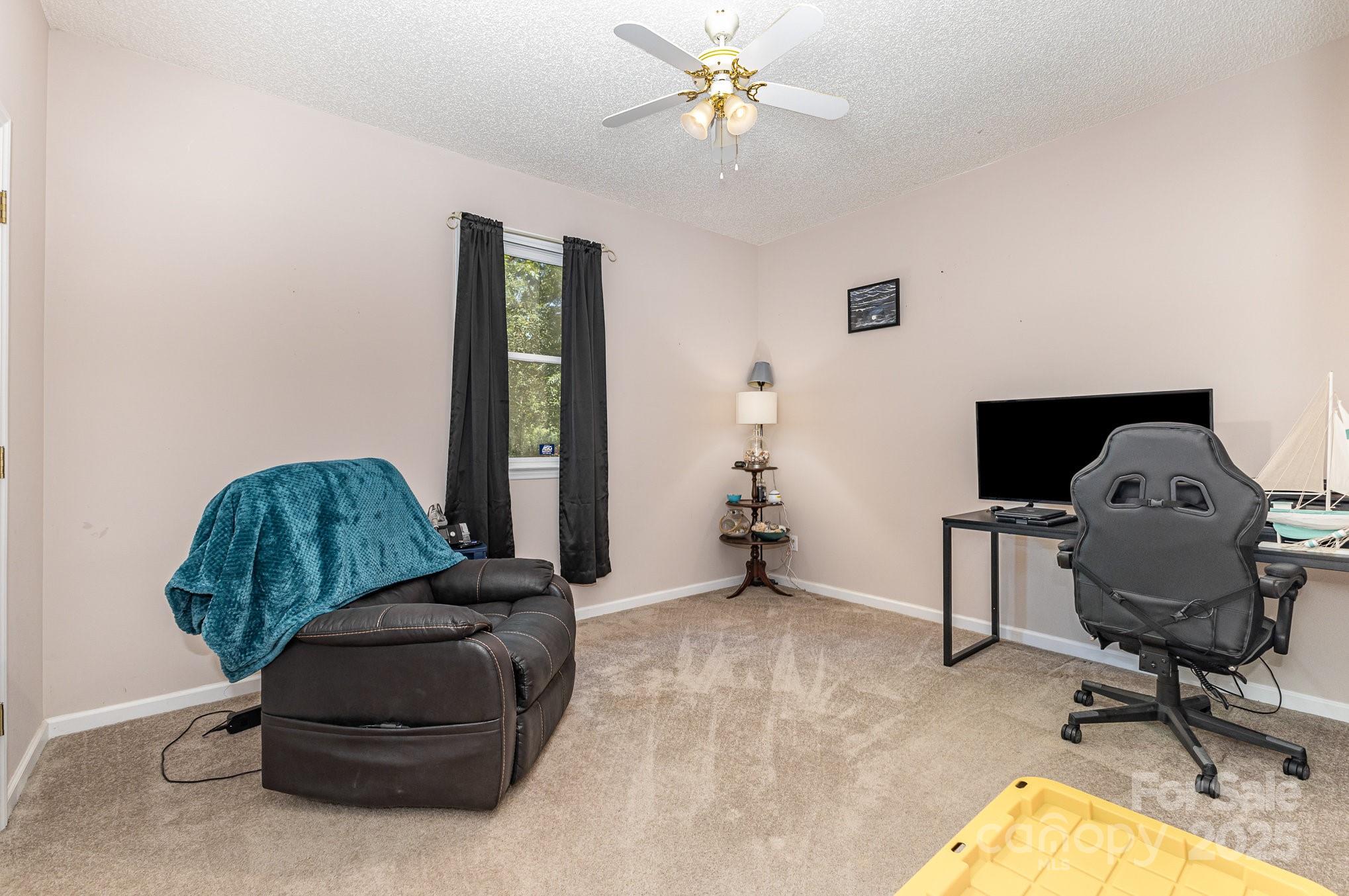 5292 Tice Road Property Photo 17
