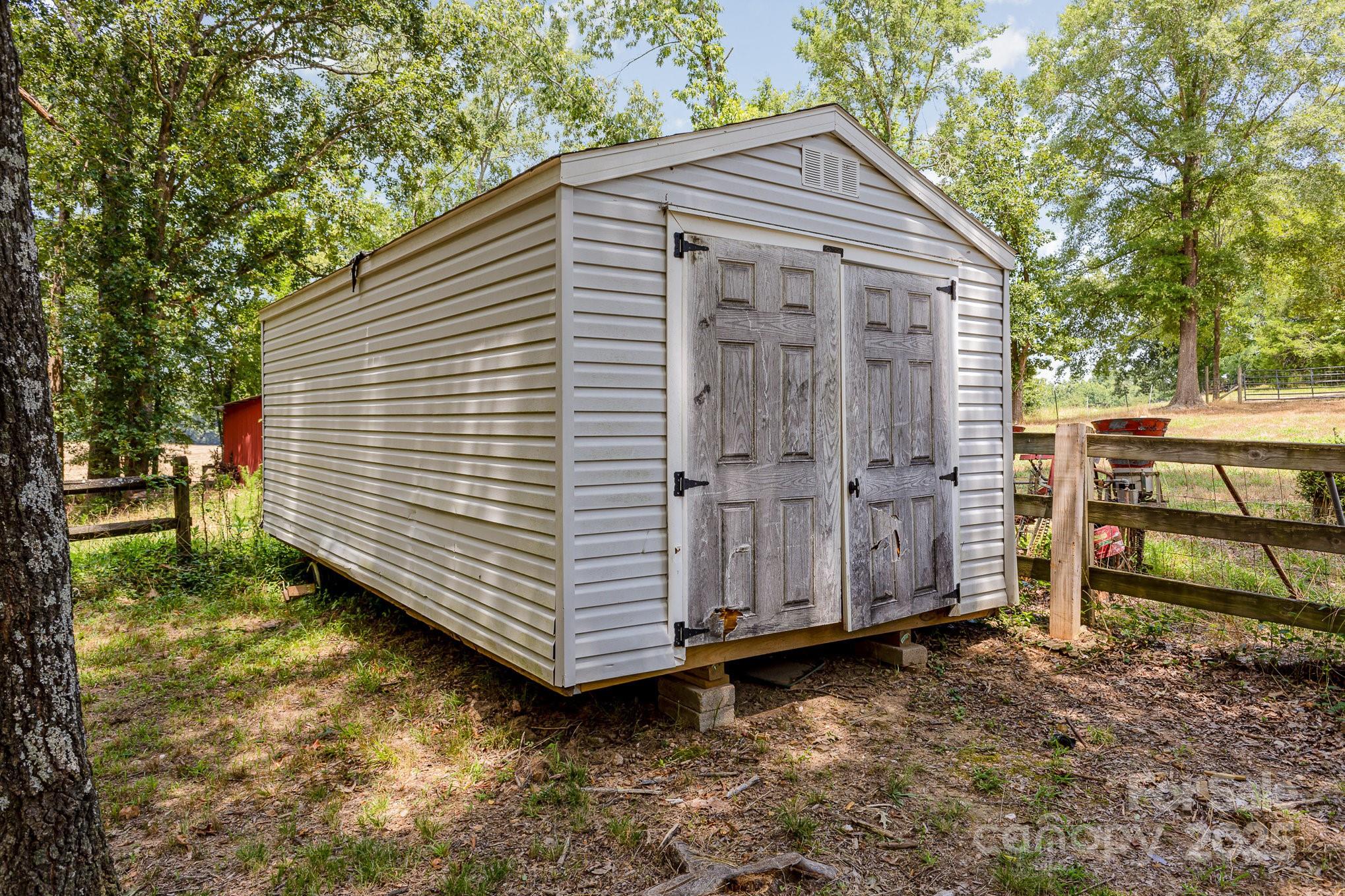5292 Tice Road Property Photo 37