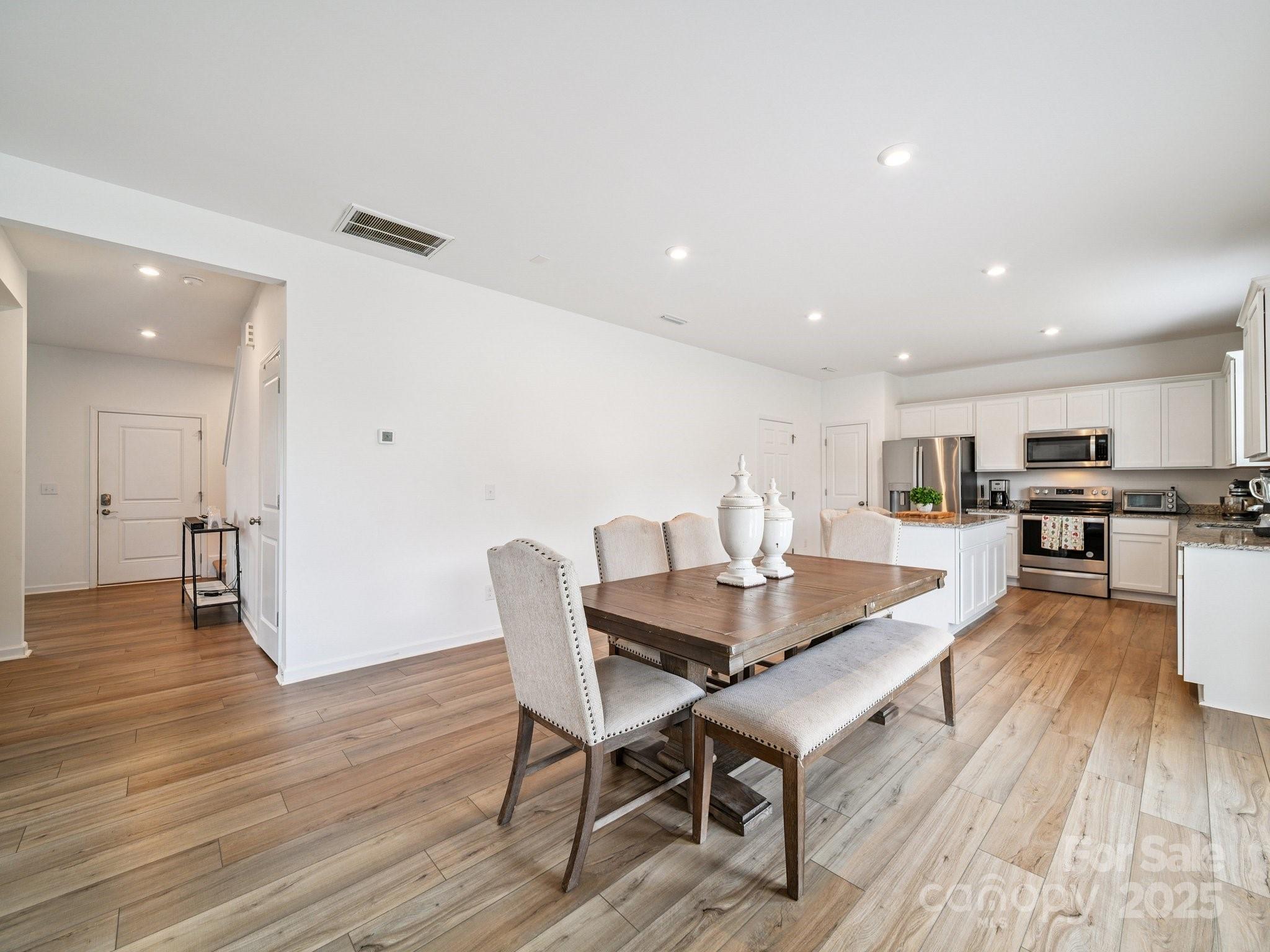 3077 Light Ridge Court Property Photo 4