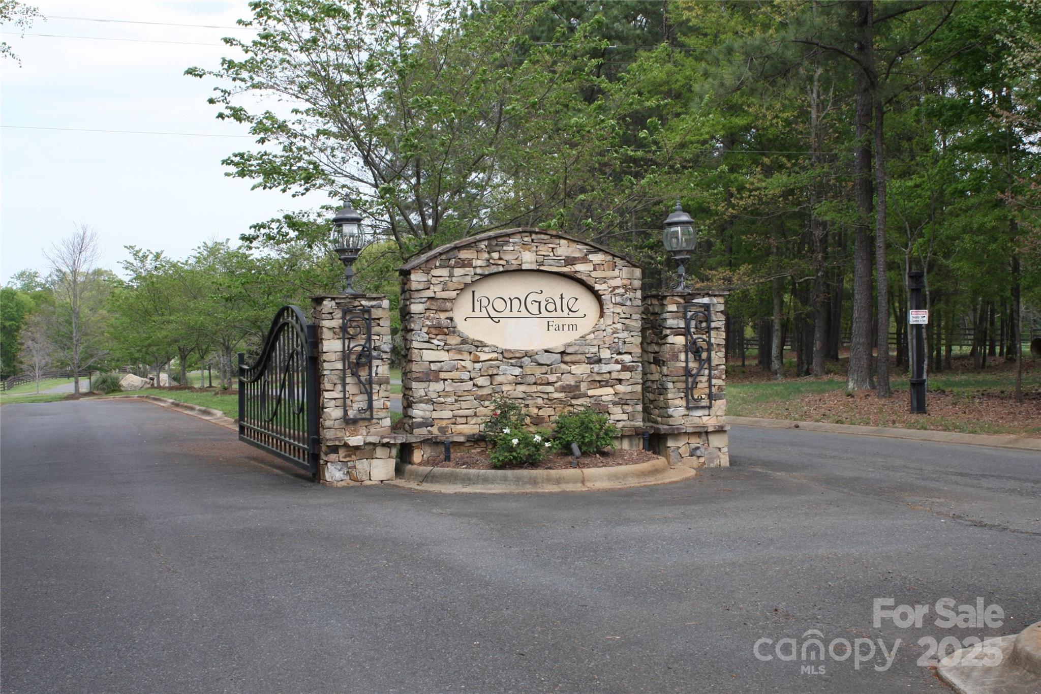 808 Bellegray Road 13 Property Photo 6
